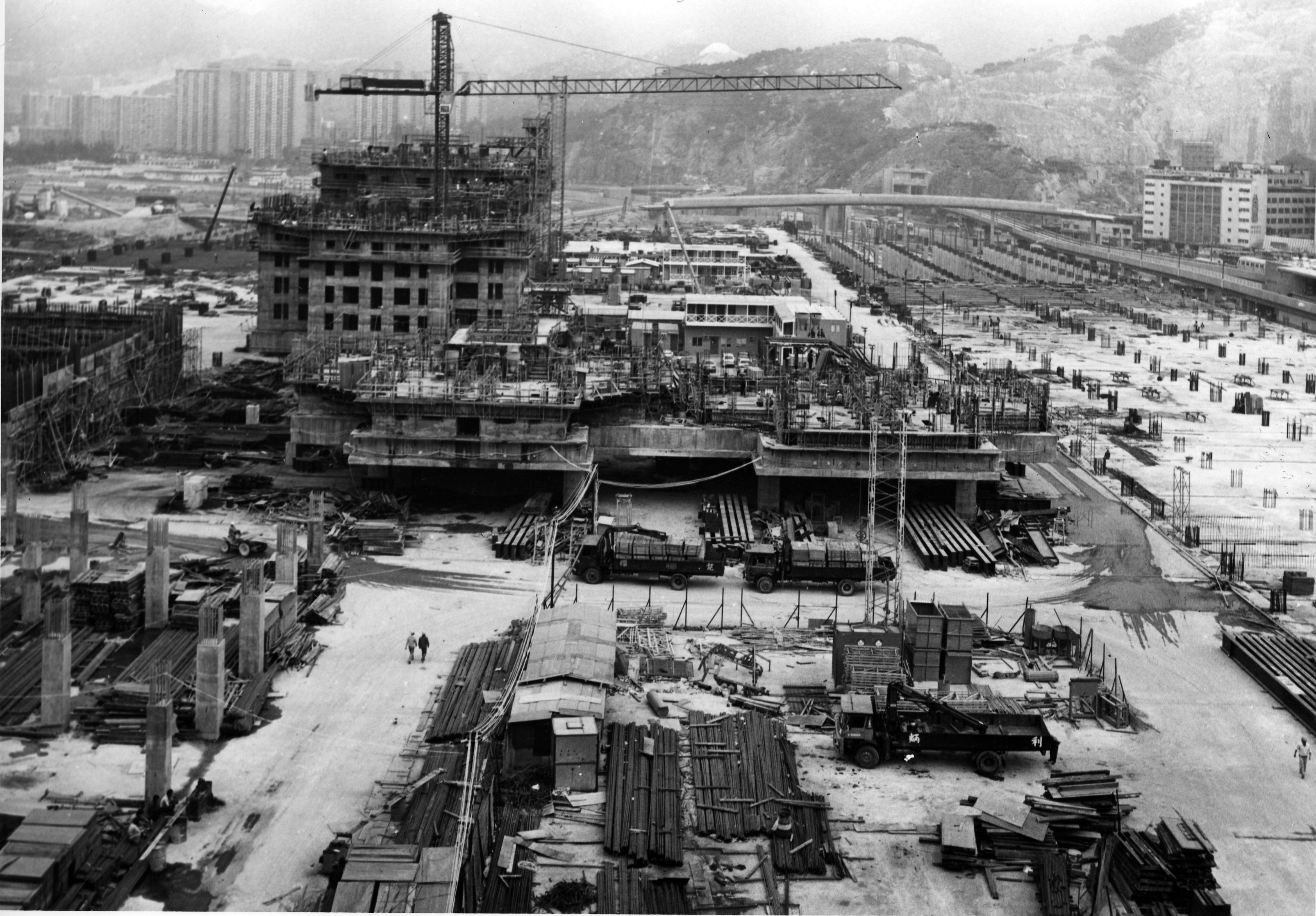 Telford Gardens, under construction in this picture taken on January 4, 1979, was the scene of a terrible accident in July of that year, when six workers were killed when the cable of their lift failed. Photo: SCMP Archives