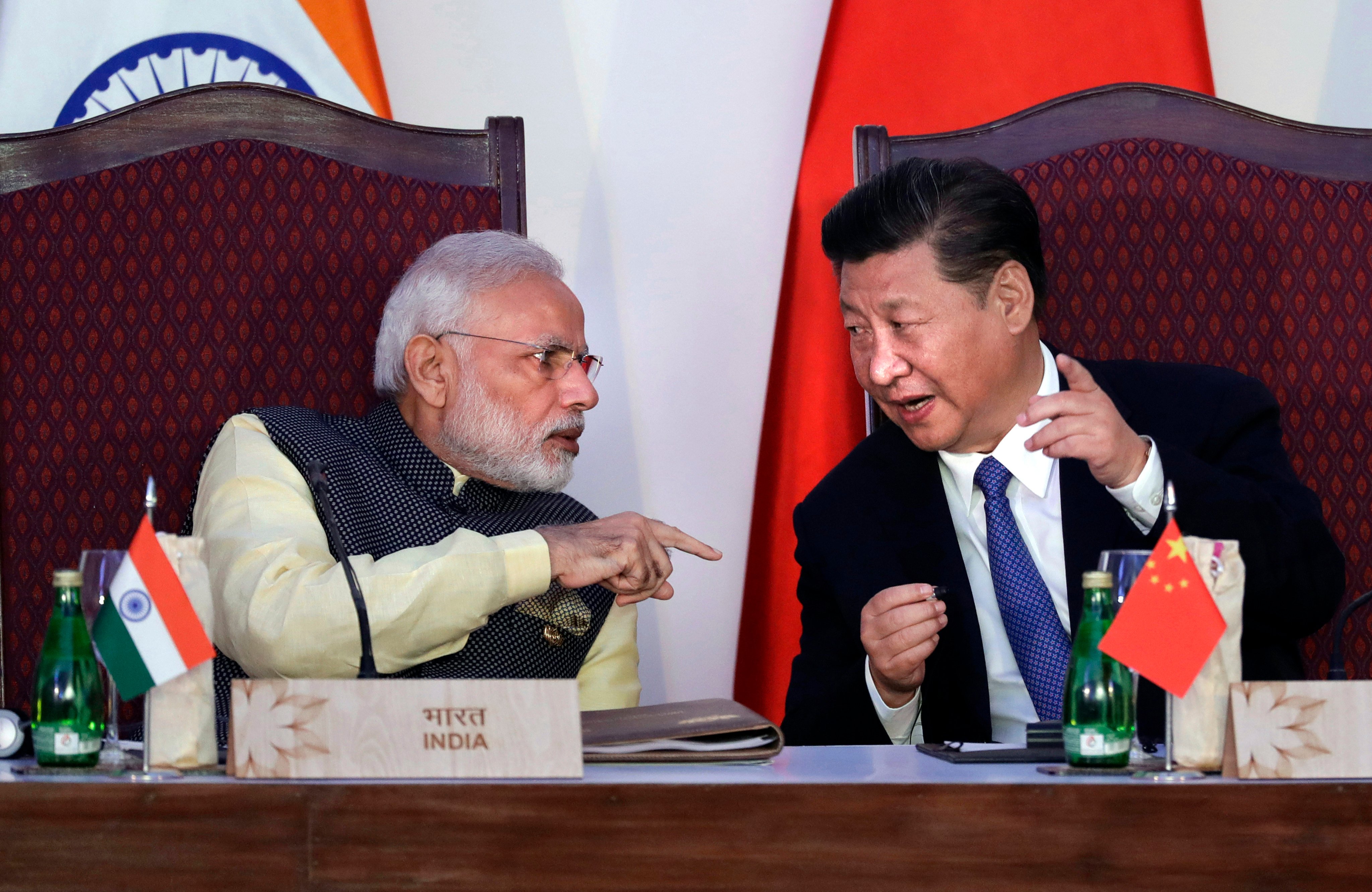 Indian Prime Minister Narendra Modi, left, talks with Chinese President Xi Jinping at a signing ceremony by foreign ministers during the BRICS summit in Goa, India, in 2016. Photo: AP