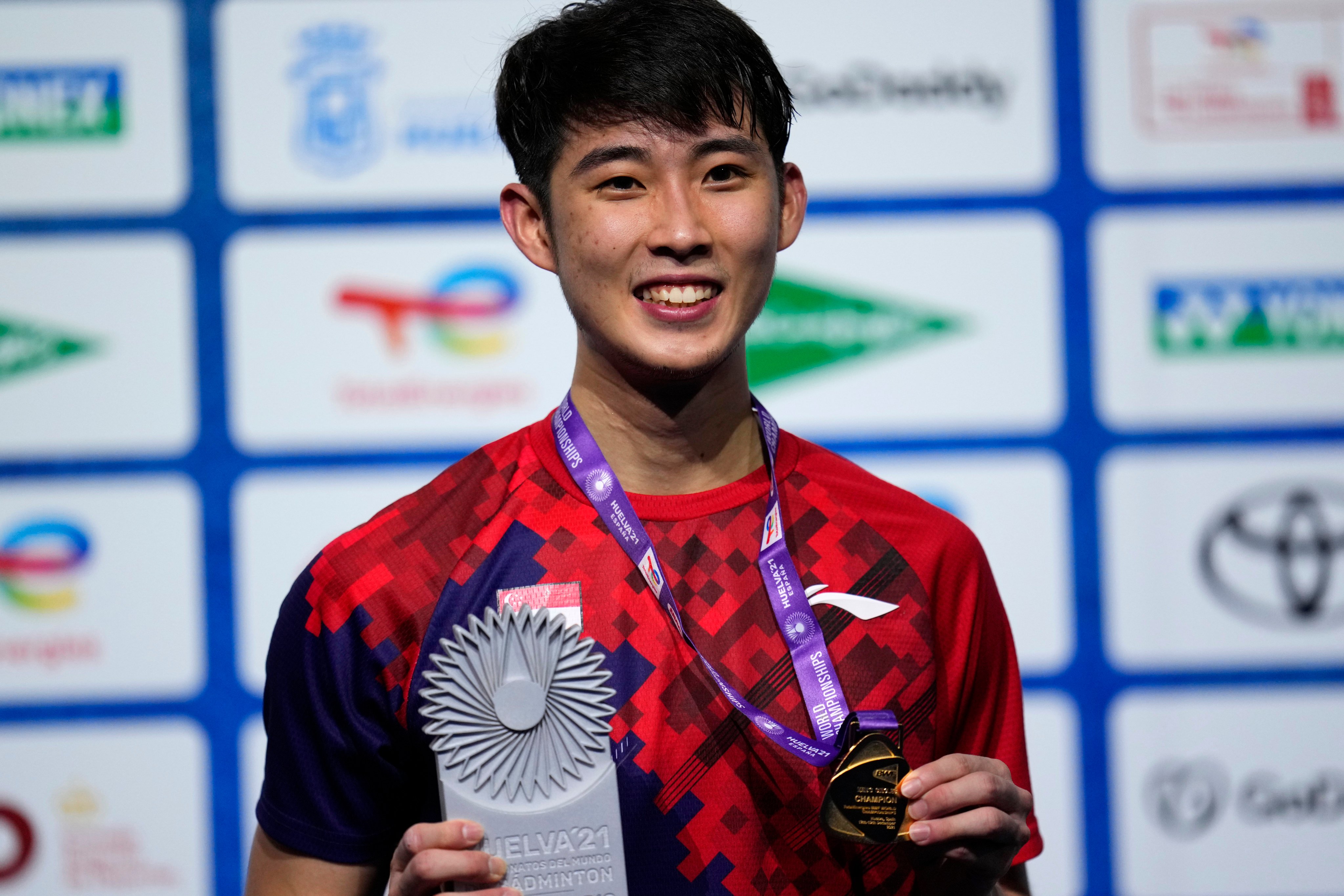 Singapore’s Loh Kean Yew defeated India’s Kidambi Srikanth to win the BWF World Championships in 2021. Photo: AP