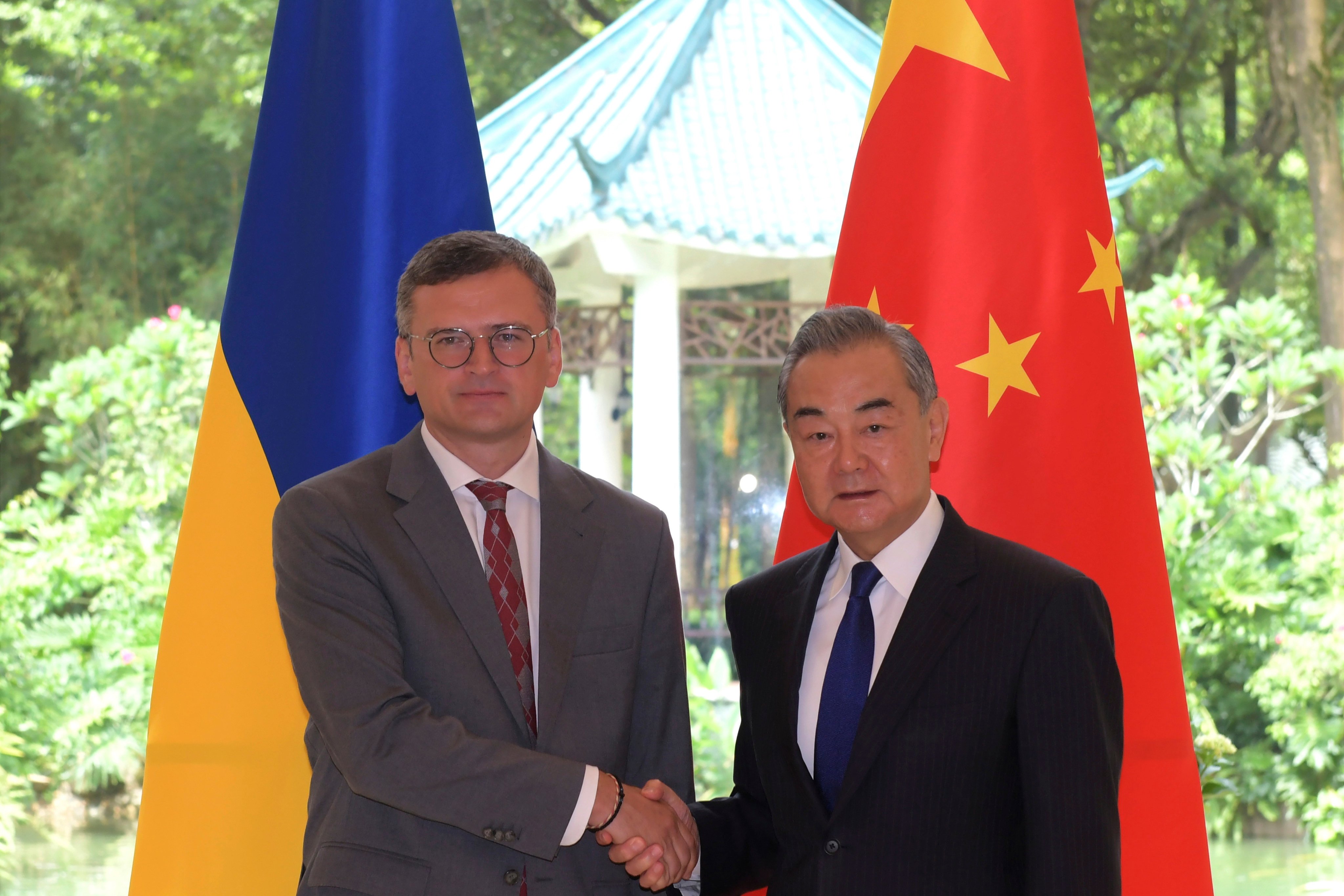 Ukrainian Foreign Minister Dmytro Kuleba (left) poses with Chinese counterpart Wang Yi on Wednesday at Guangzhou’s Pine Garden,  a former residence of Chinese President Xi Jinping’s father and a venue used to host important officials. Photo: Xinhua via AP