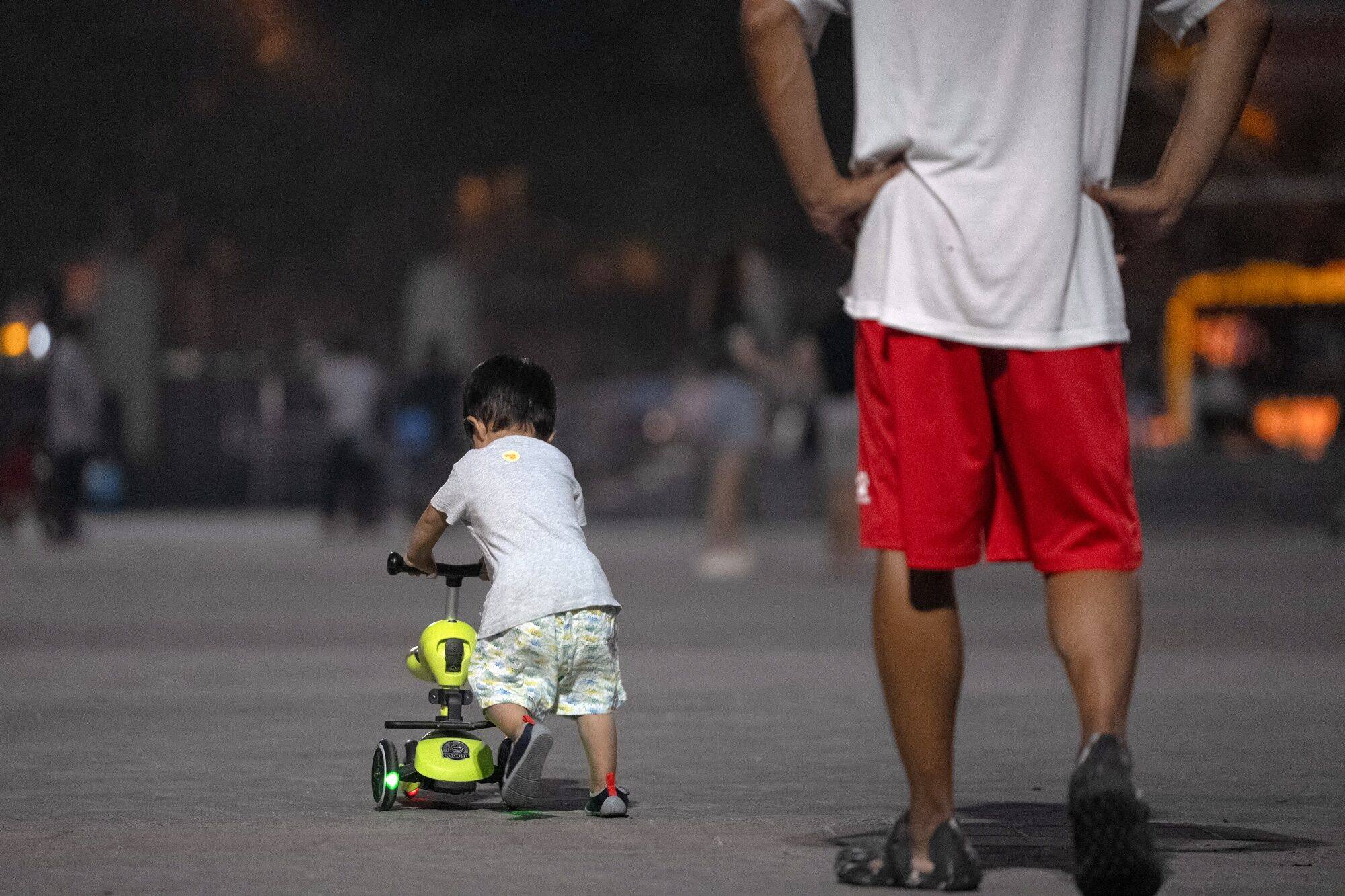 Last year, China’s population dropped for the second year in a row, falling to 1.4097 billion after its overall population fell by 2.08 million. Photo: Bloomberg