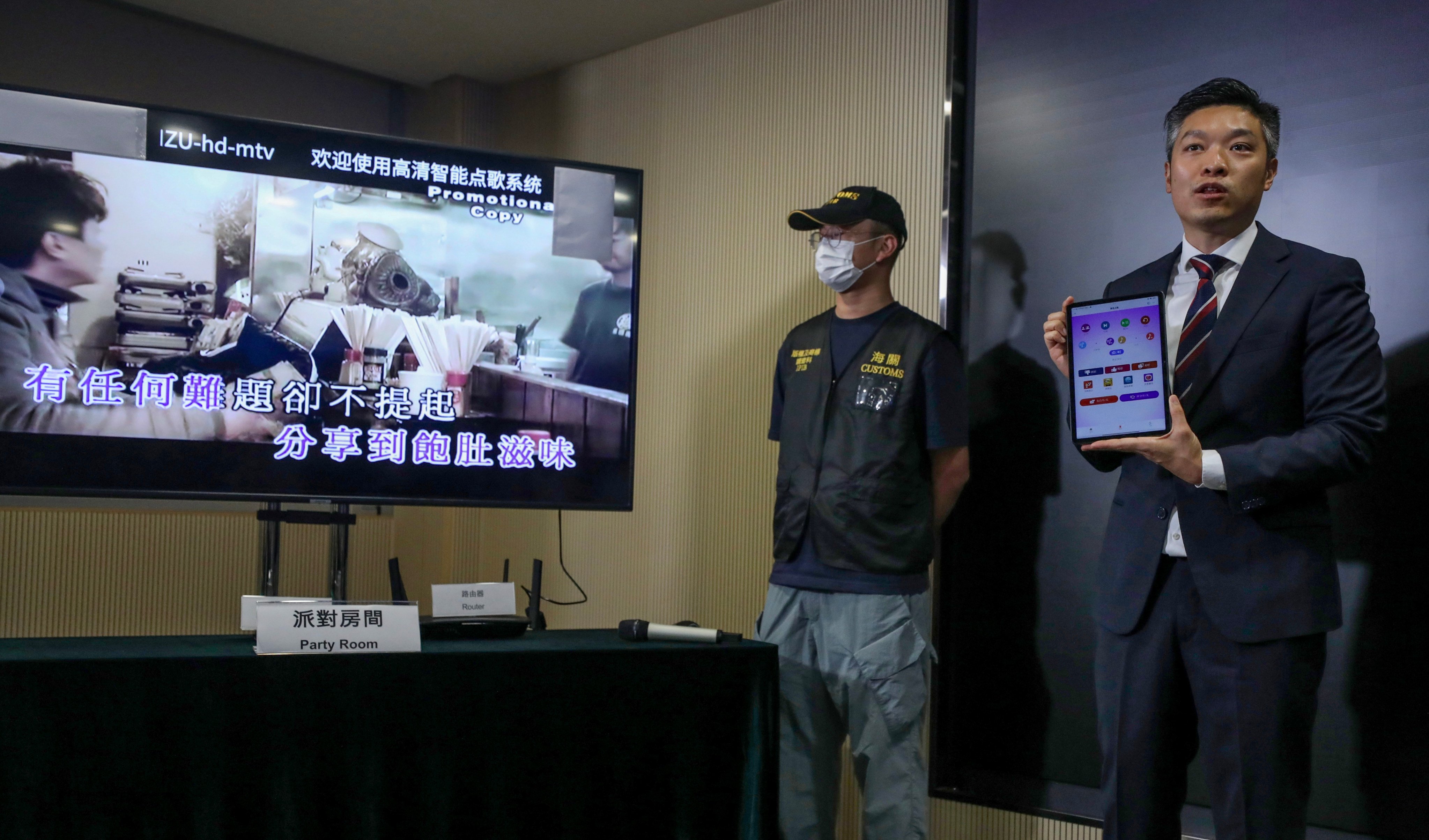 Customs seized 39 players containing 1.8 million karaoke songs suspected of copyright infringement, Photo: Xiaomei Chen