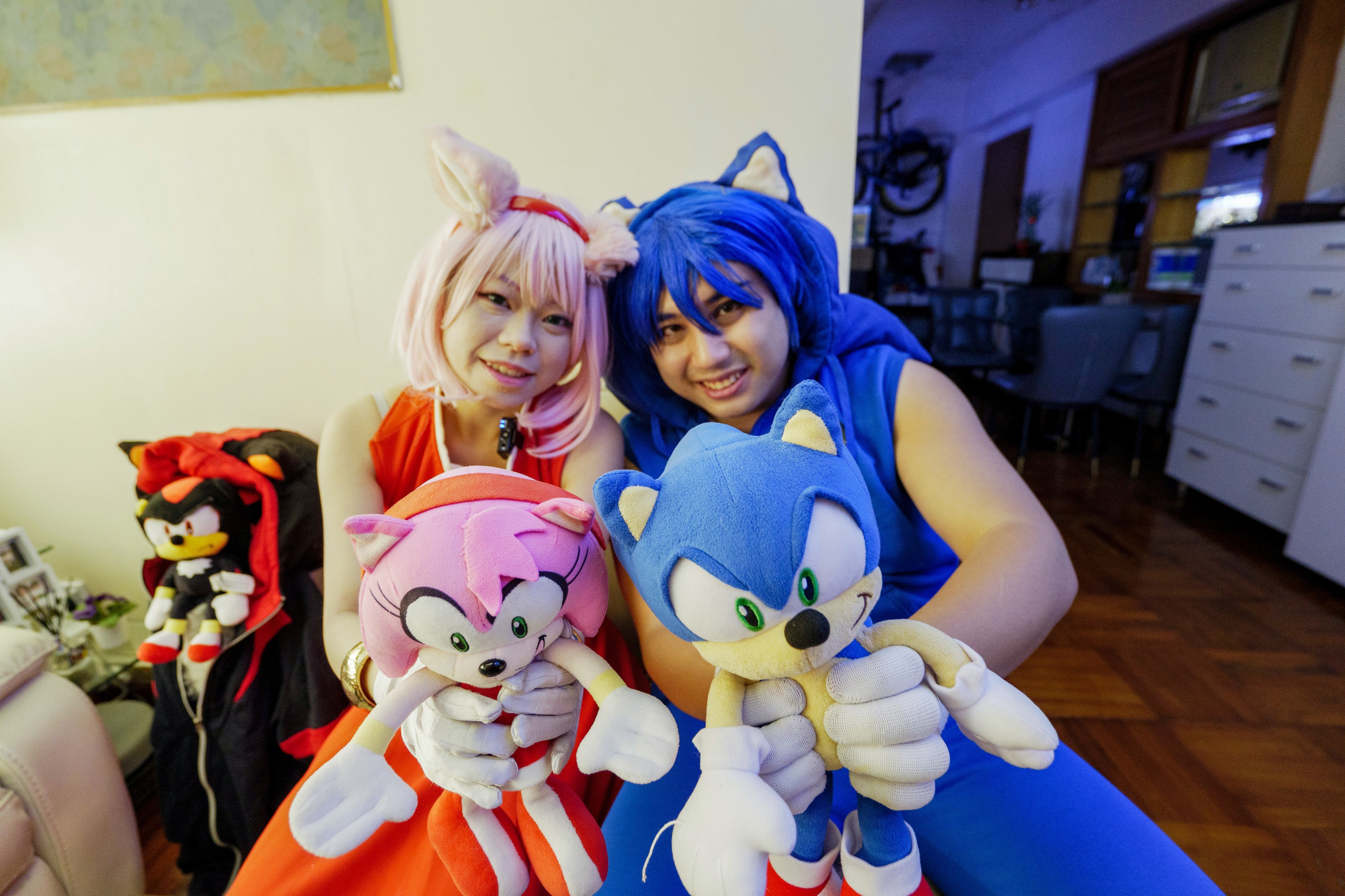 Jayvee Alconaba (right) and his girlfriend Ami Kwok dress as Sonic the Hedgehog and Amy Rose. Photo: Daniel Suen