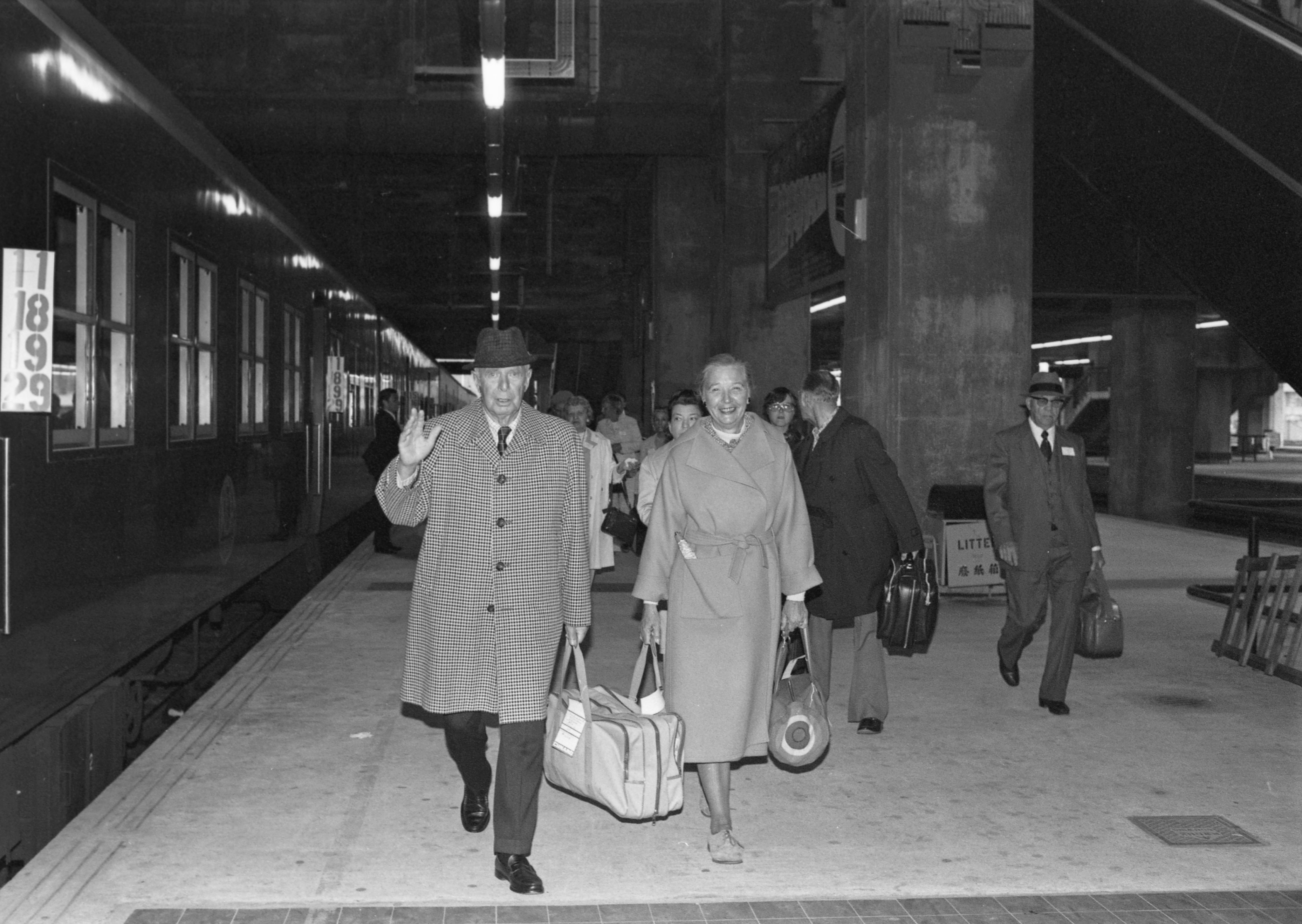 More than 600 passengers from the cruise liner Queen Elizabeth II arrive at the KCR railway station in Hung Hom in 1977. Photo: SCMP Archive