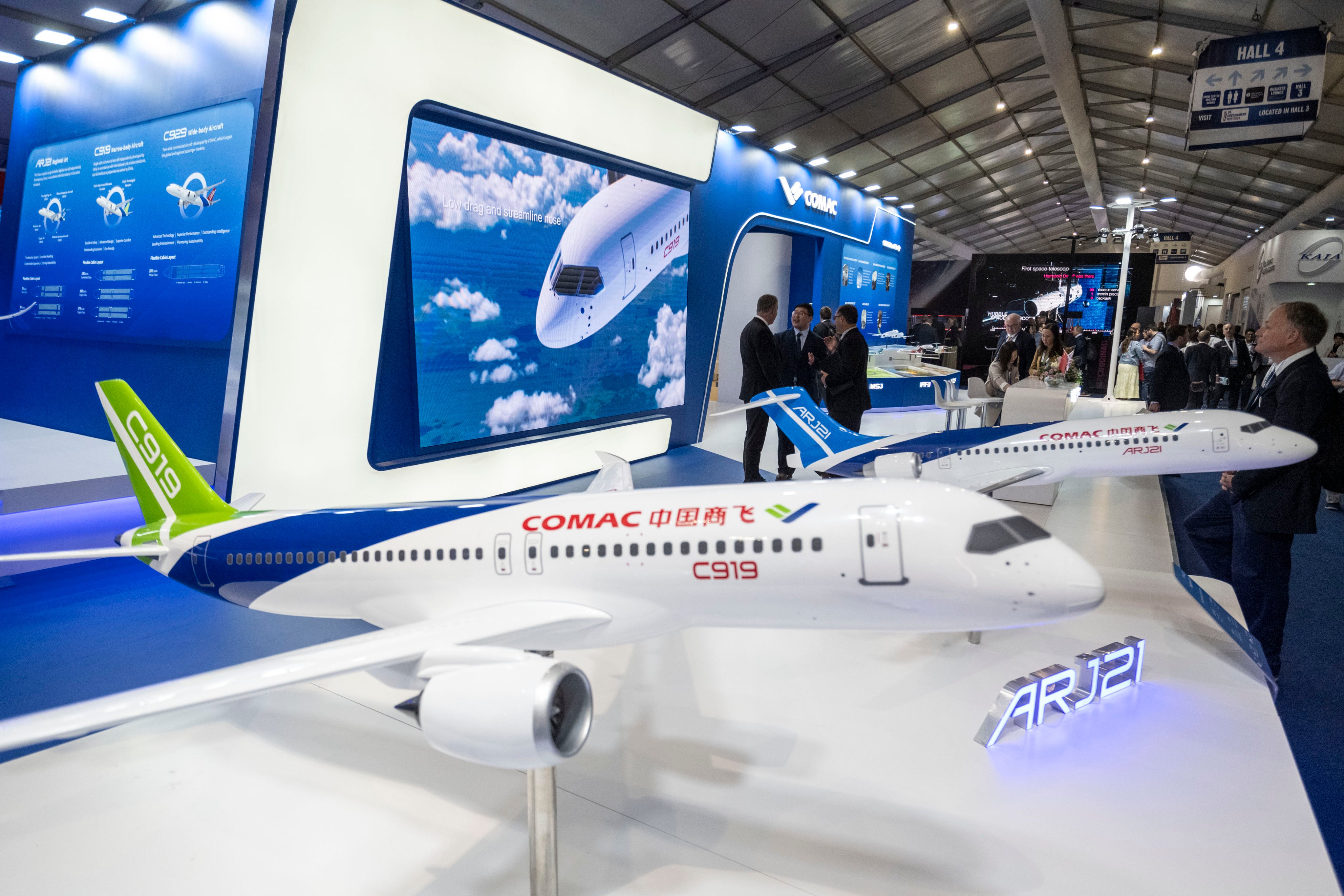 Models of the C919 and ARJ21 aircrafts on display at the Commercial Aircraft Corporation of China booth during the Farnborough International Airshow. Photo: Xinhua