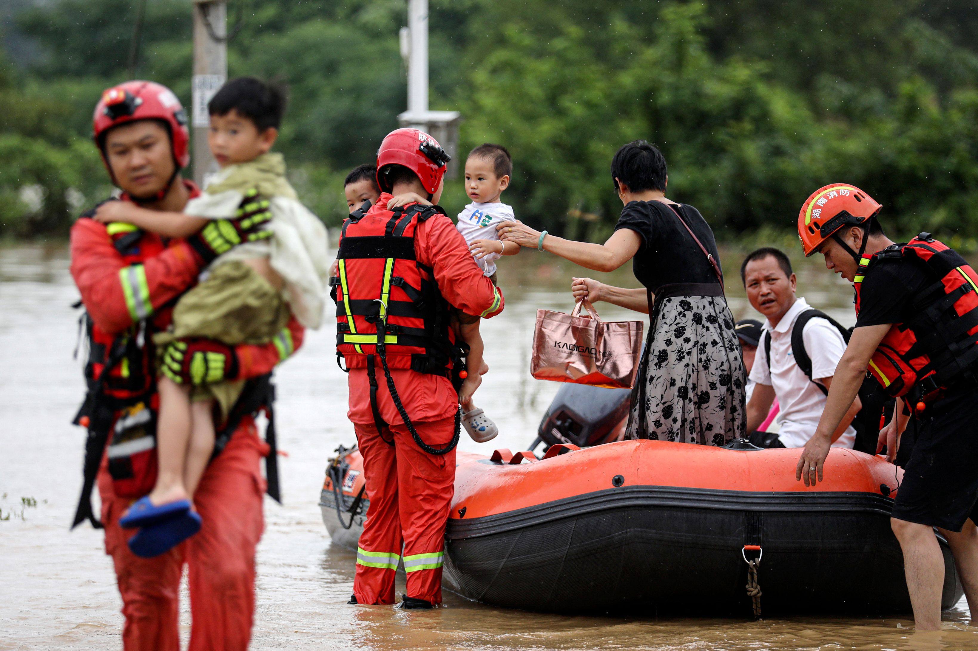 Rescue workers help evacuate residents after heavy rains in Hunan province. Photo: AFP/China OUT