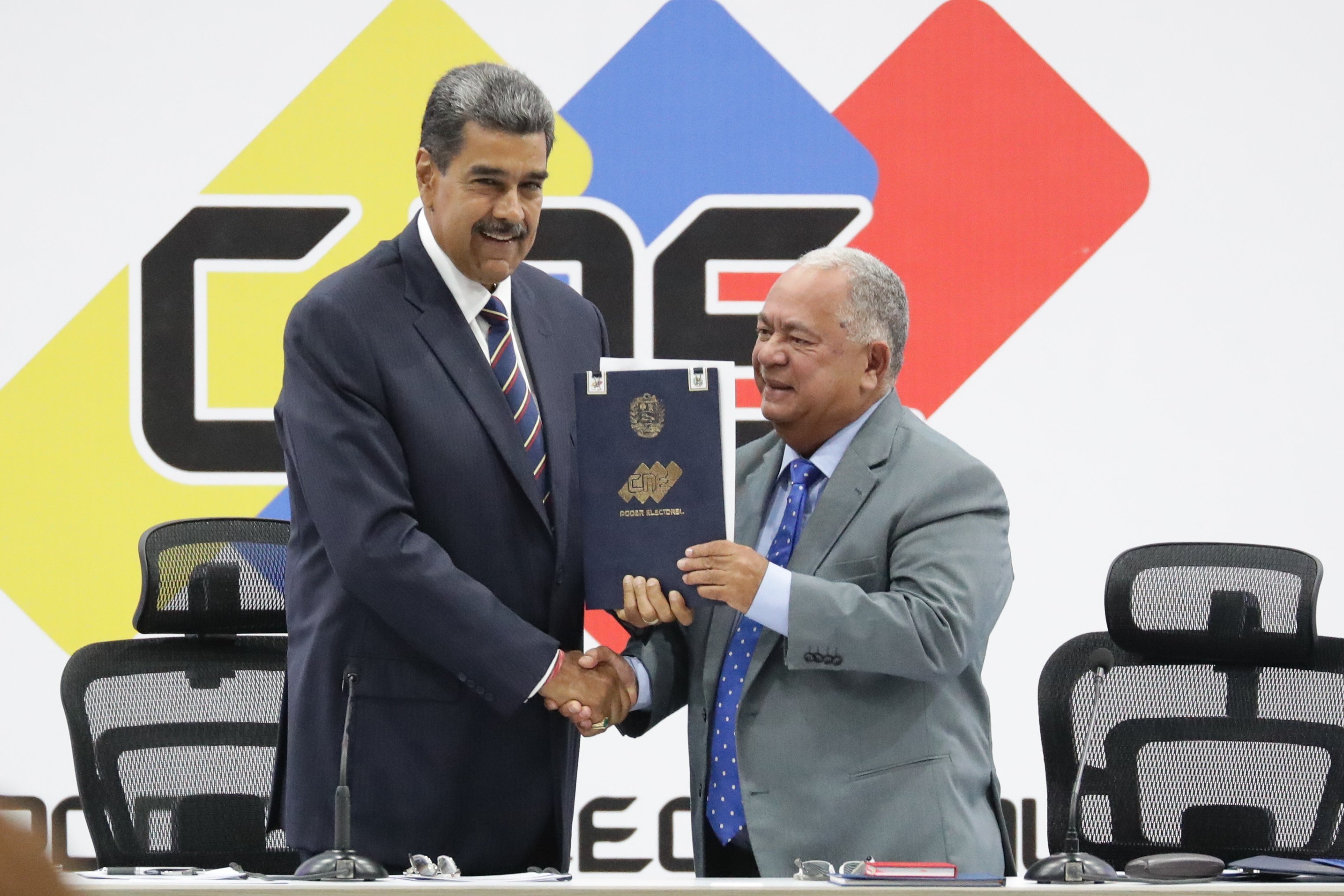 Venezuelan leader Nicolas Maduro (left) poses with the president of the National Electoral Council, Elvis Amoroso, in Caracas on Monday. Photo: EPA-EFE