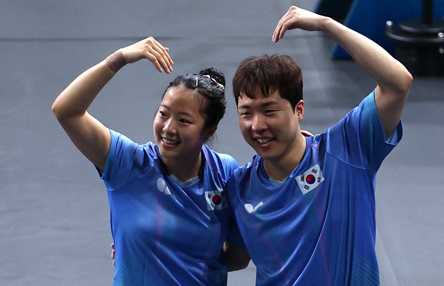 South Korea’s Shin Yubin and Lim Jong-hoon celebrate beating the Hong Kong pair. Photo: Reuters