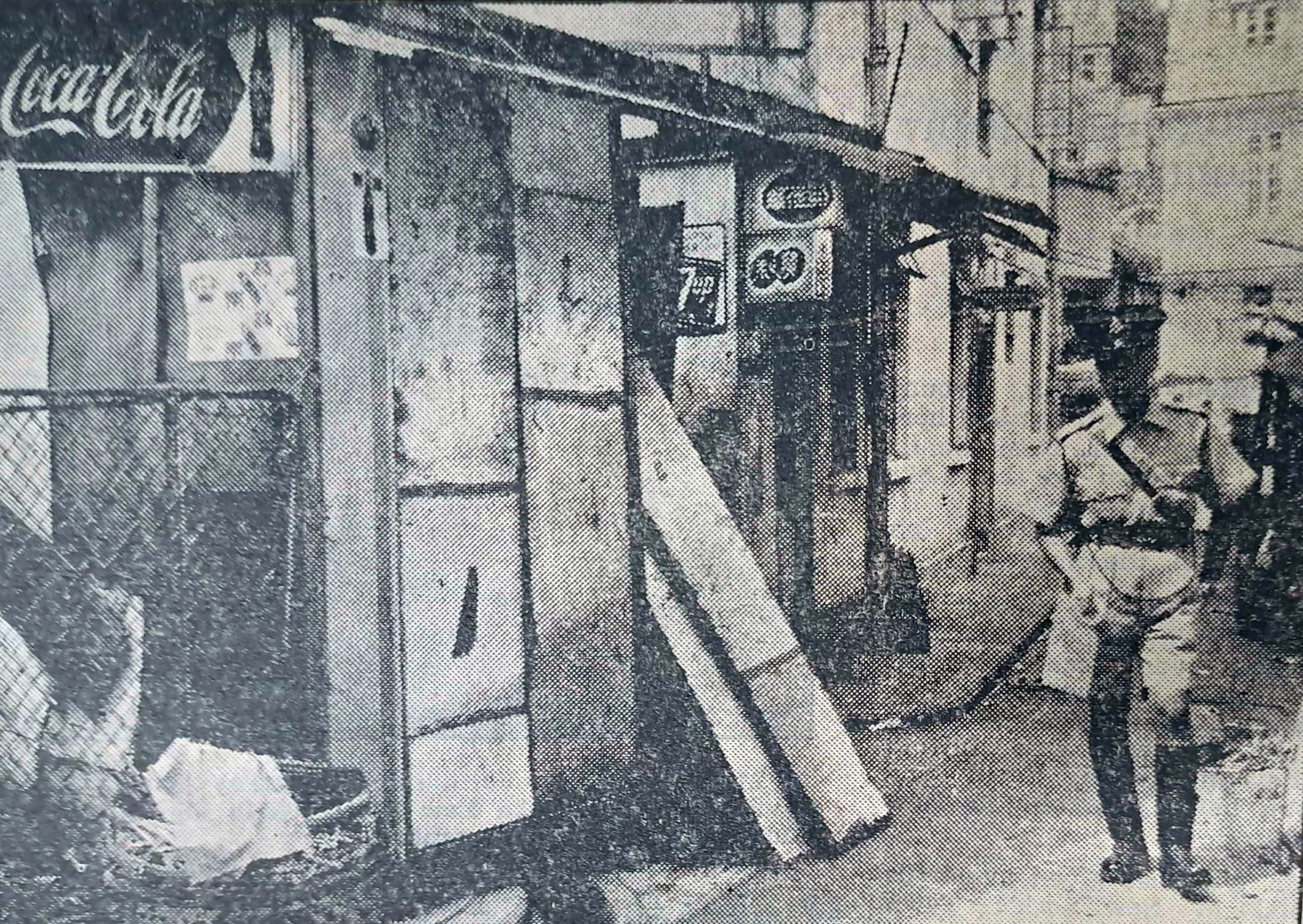 A police officer outside the grocery store where two brothers and their cousin were murdered in 1958. Photo: SCMP Archive