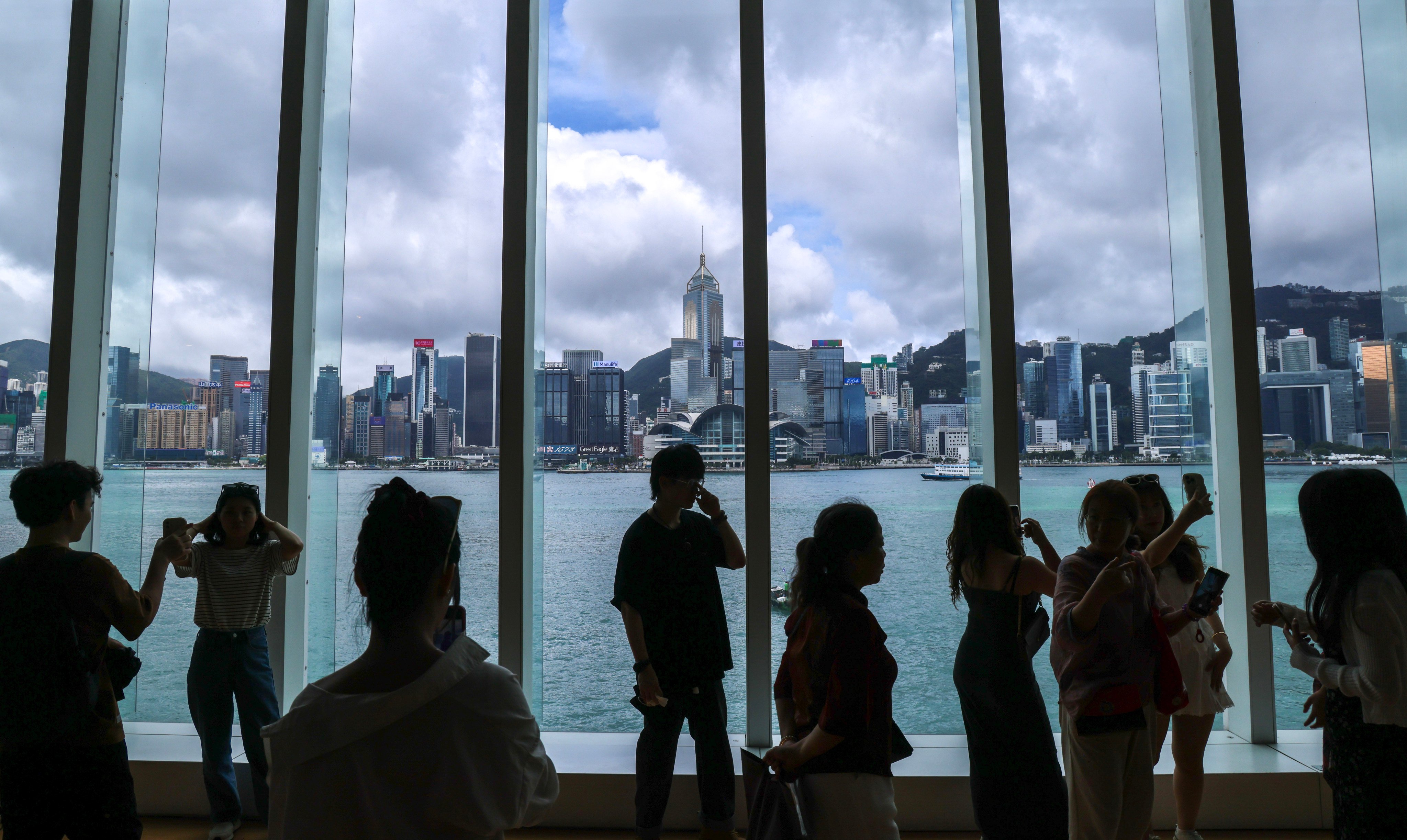 Visitors gather near the Tsim Sha Tsui waterfront during the Dragon Boat Festival holiday on June 10. Photo: Jelly Tse