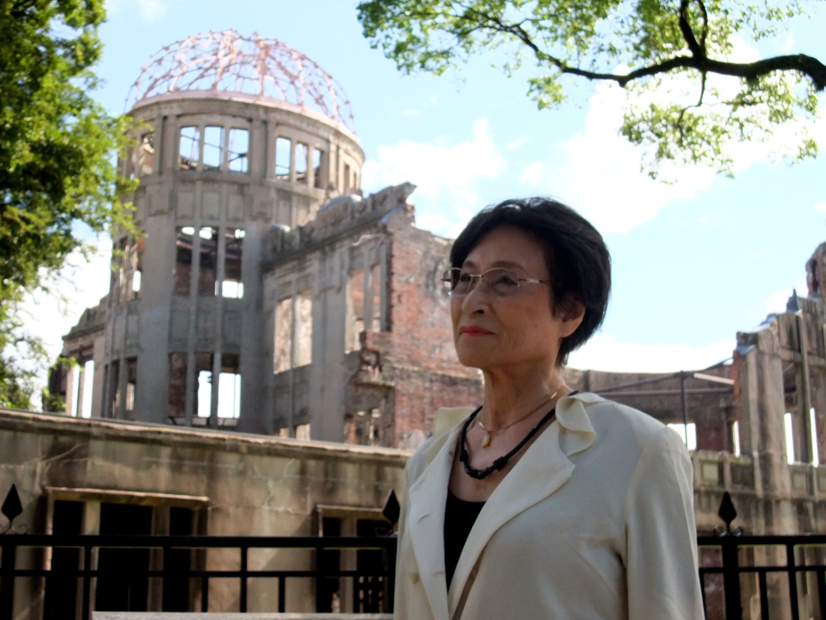 Atomic bomb survivor Bun Hashizume near the Dome in the Hiroshima Peace Memorial Park.  Photo: Kikkawa Hikaru