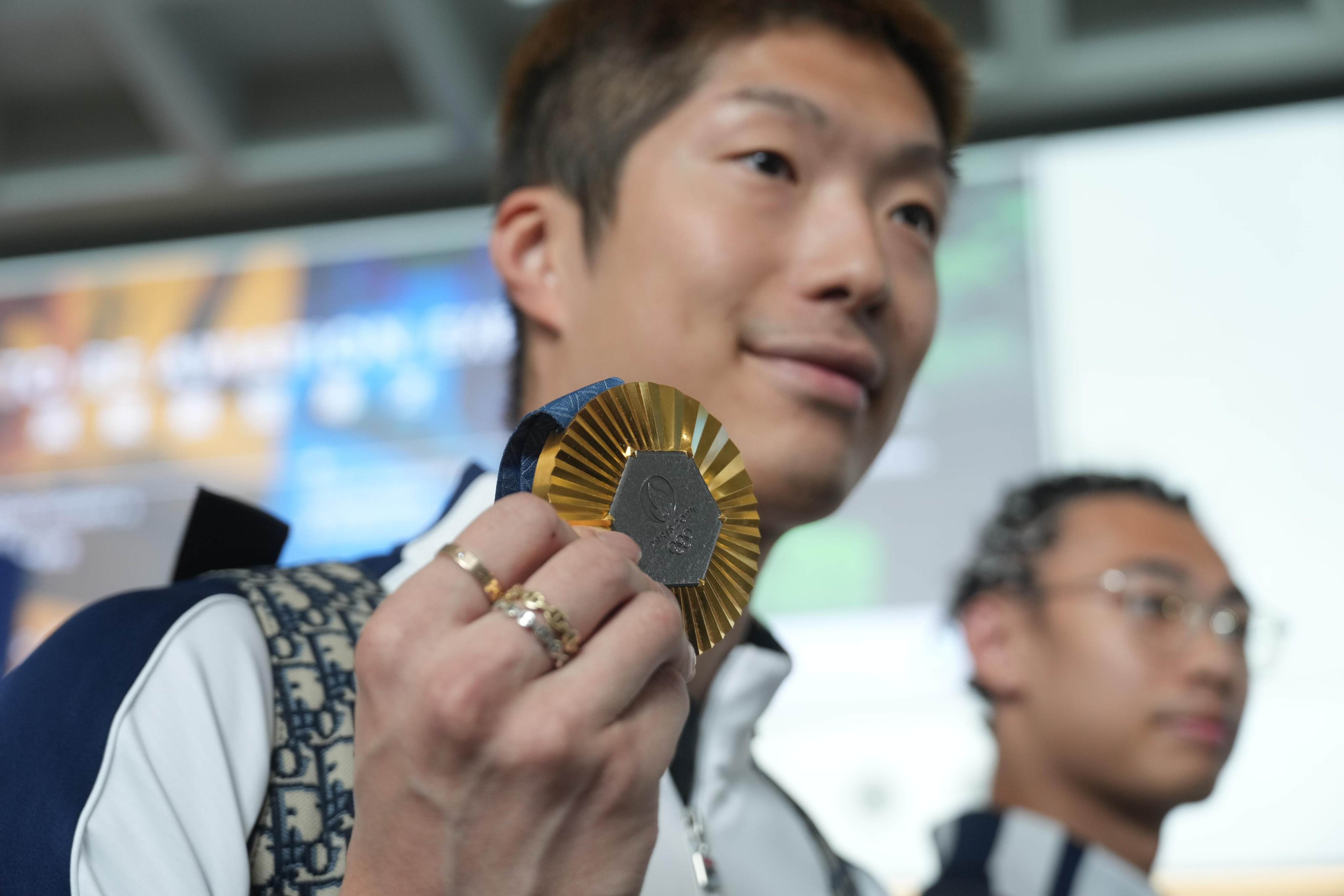 Gold medallist Cheung Ka-long arrives at Hong Kong International Airport. Photo: Sam Tsang