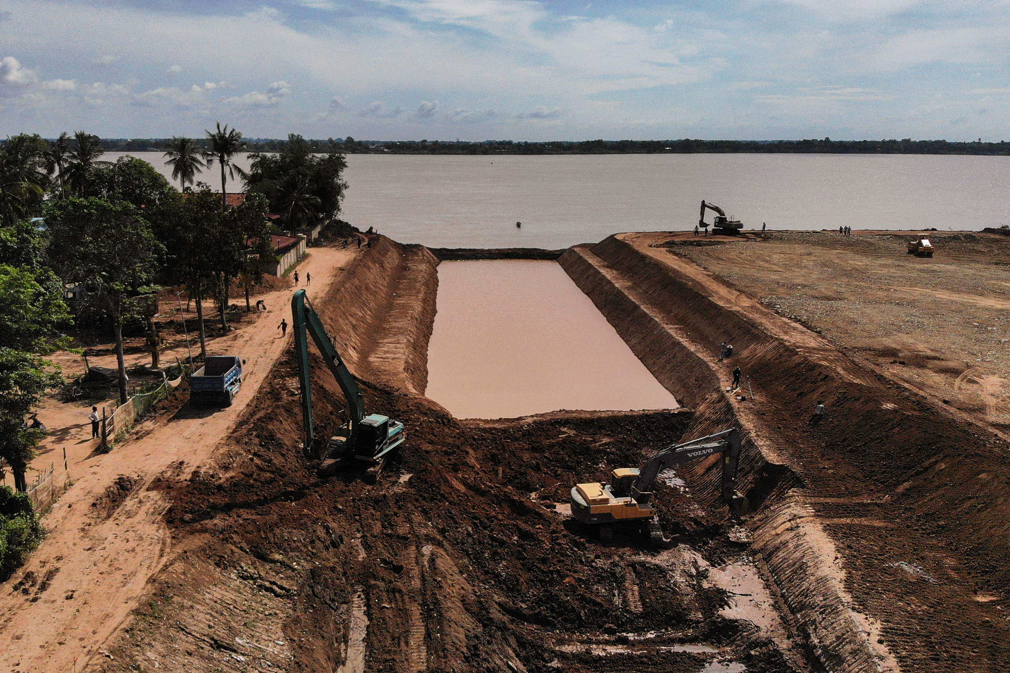 Excavators at work on the Funan Techo canal, in Cambodia’s Kandal province last month. The US$1.7 billion project is expected to be partially funded by China. Photo: AFP