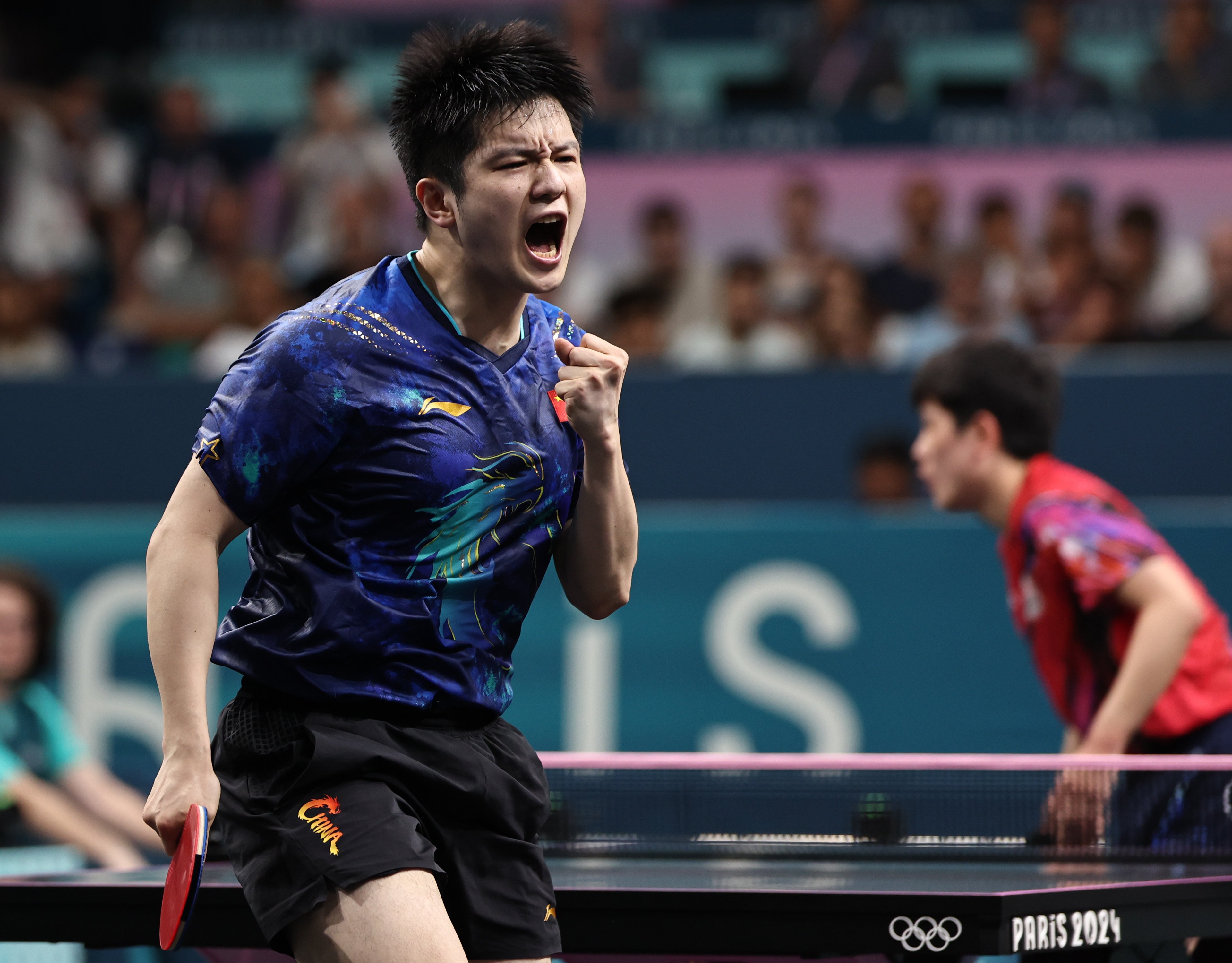 China’s Fan Zhendong (left) came out on top in a pulsating table tennis quarter-final against Harimoto Tomokazu. Photo: Xinhua