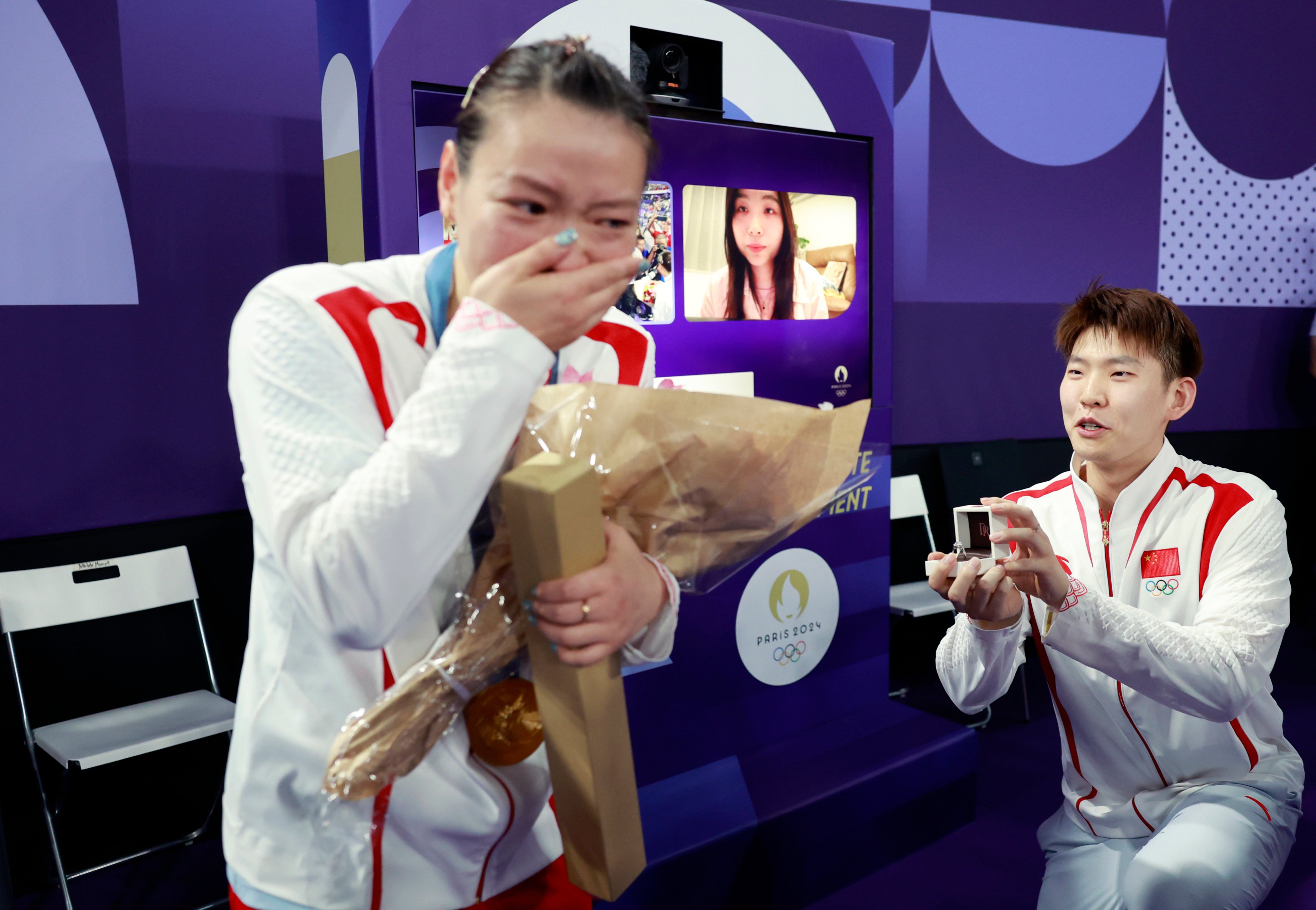 Huang Yaqiong gets emotional as Liu Yuchen (right) proposes at the Paris Olympics. Photo: Xinhua