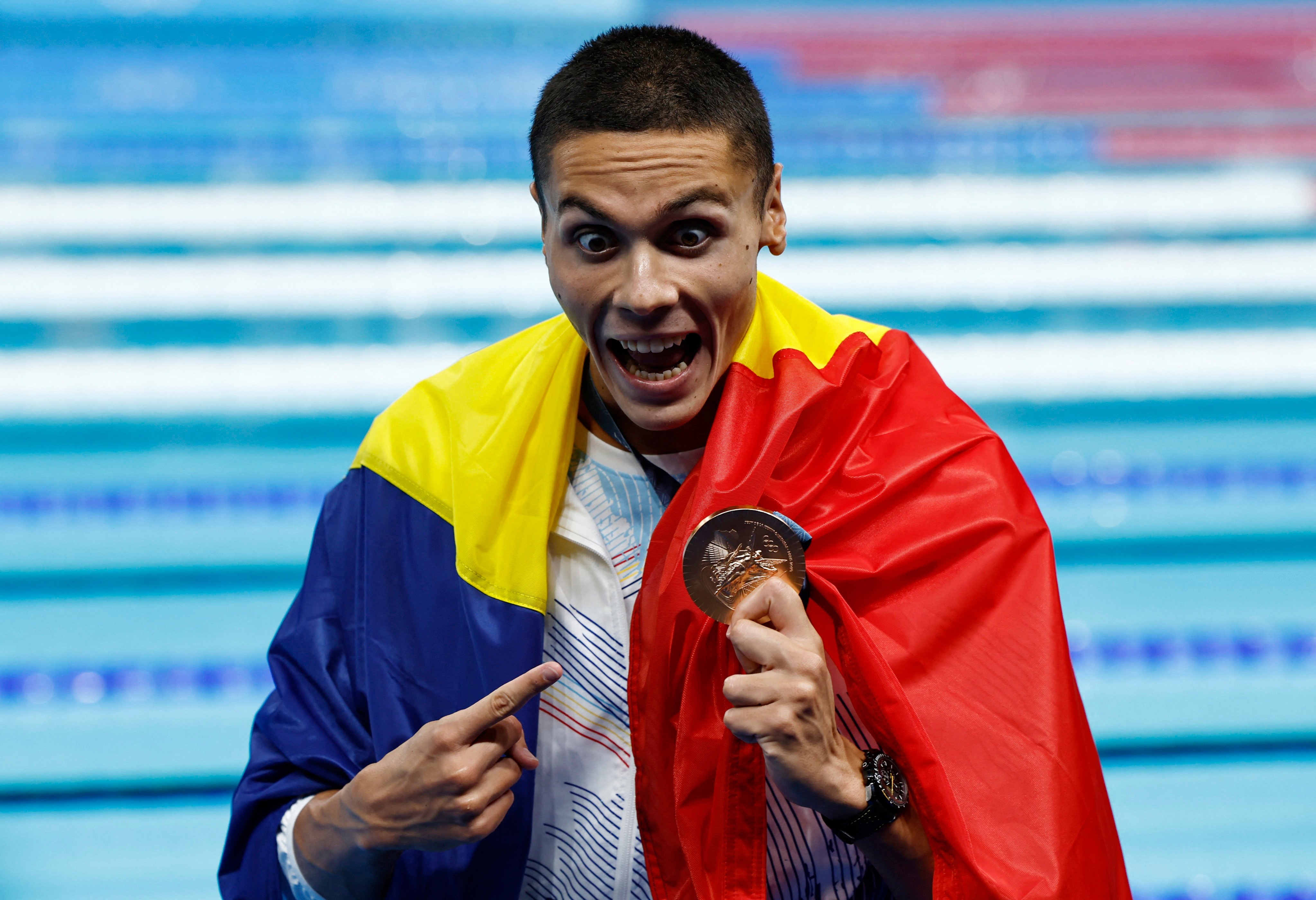 David Popovici with the bronze medal he won at the men’s 100m freestyle. Photo: Photo: Reuters