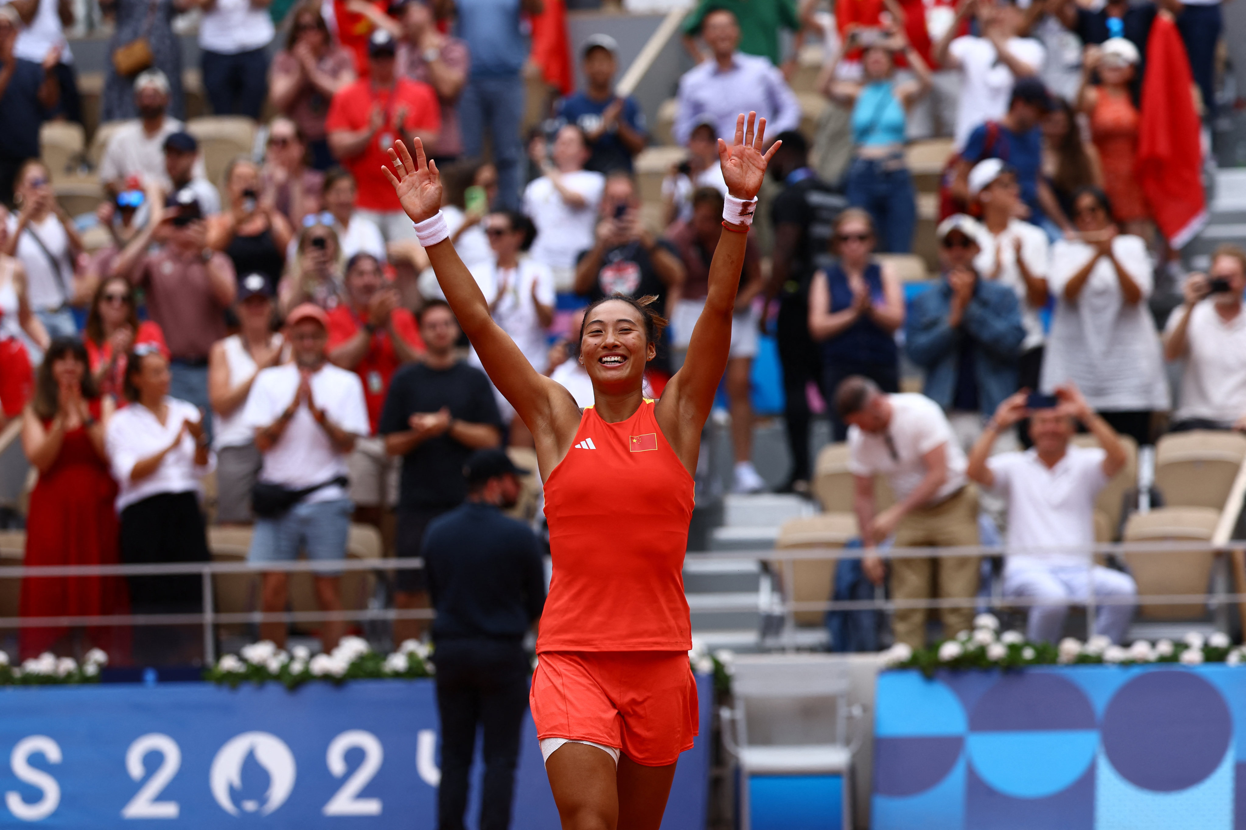 Zheng Qinwen of China celebrates after winning the women’s singles gold medal match at Roland Garros in Paris on August 3. Photo: Reuters