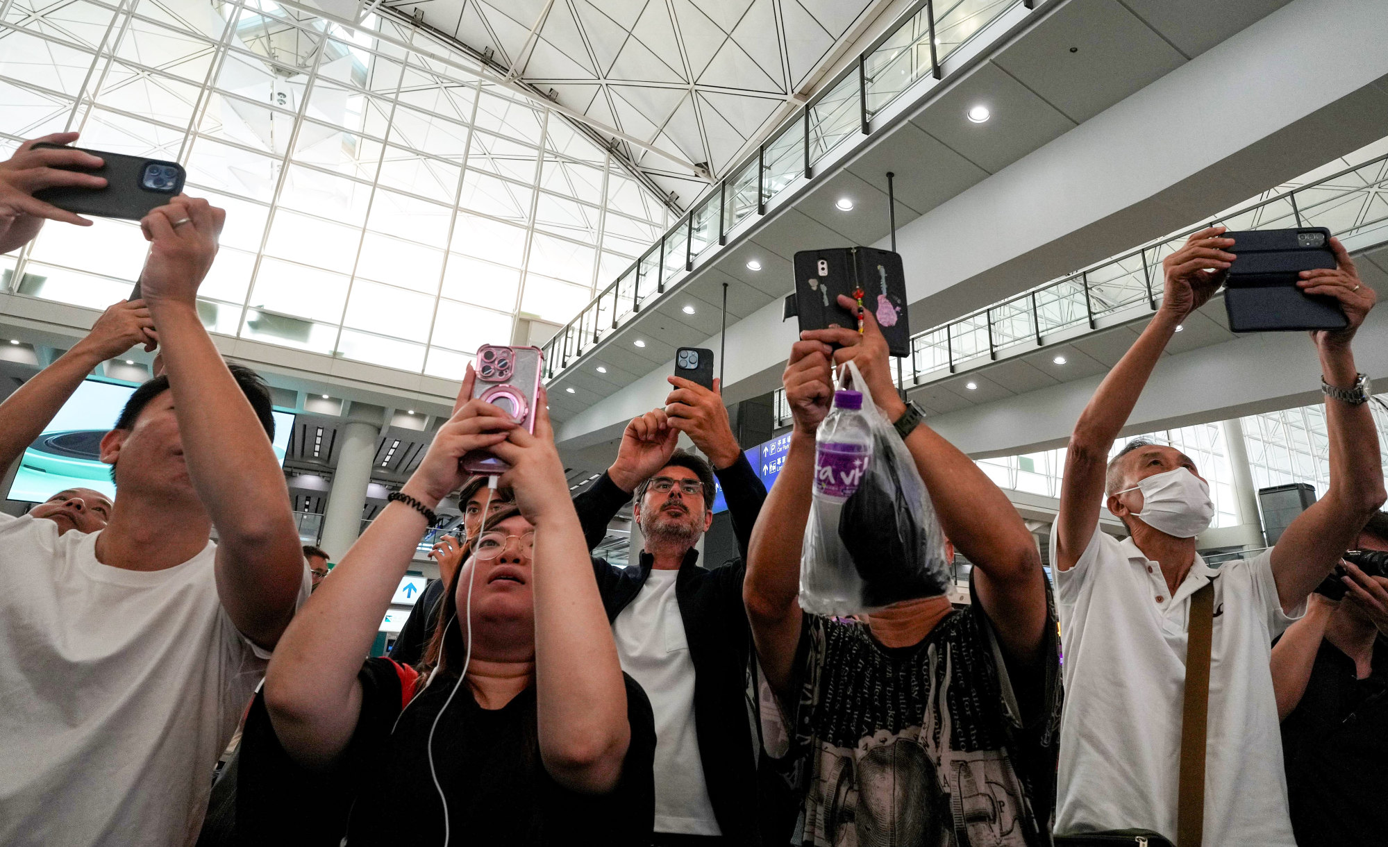 Fans welcome Olympic swimming star Haughey at the airport. Photo: Elson Li