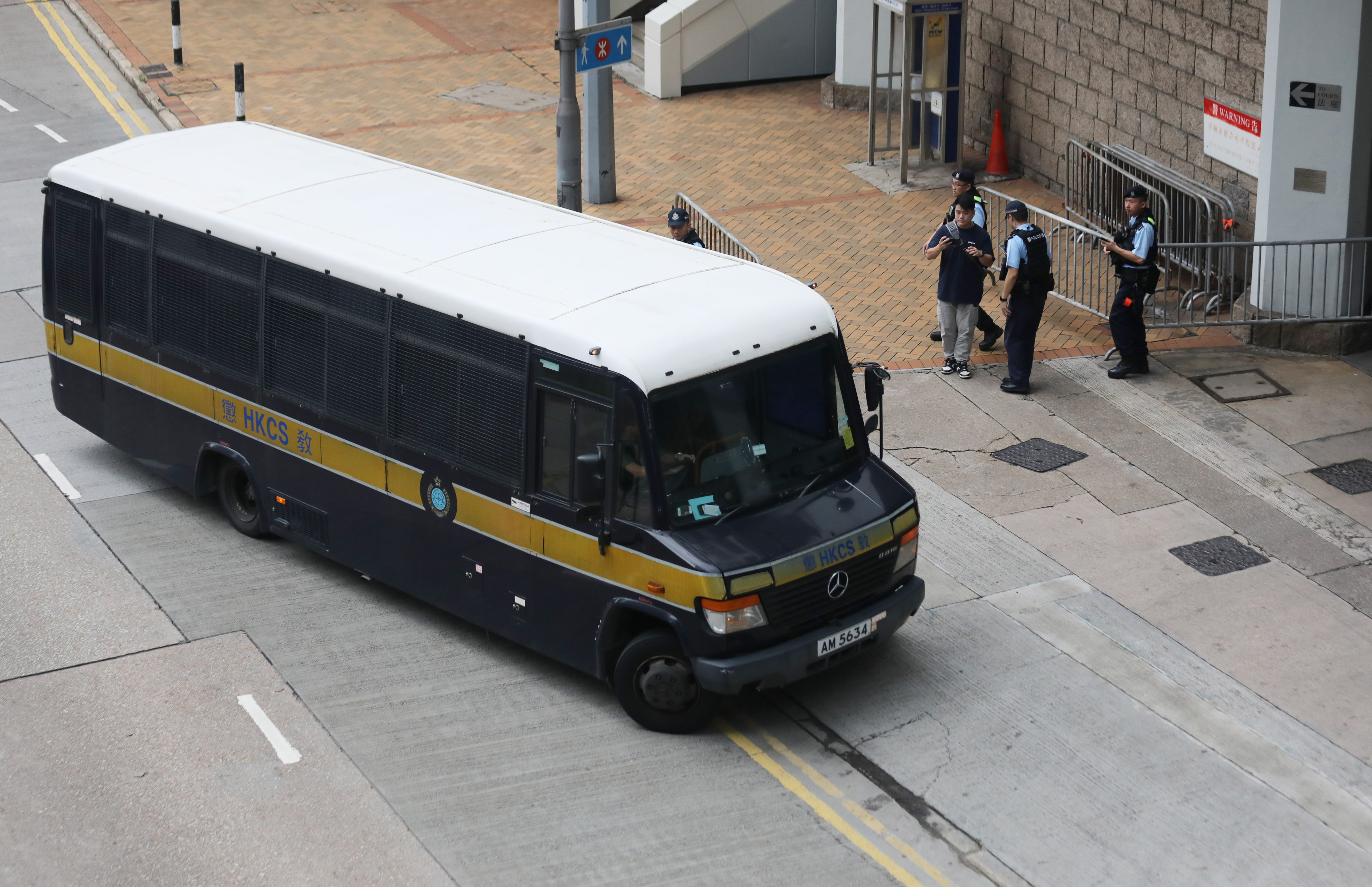 A van carrying the “Dragon Slaying Brigade” group, including its leader Wong Chun-keung, arrives at High Court in Admiralty. Photo: Xiaomei Chen