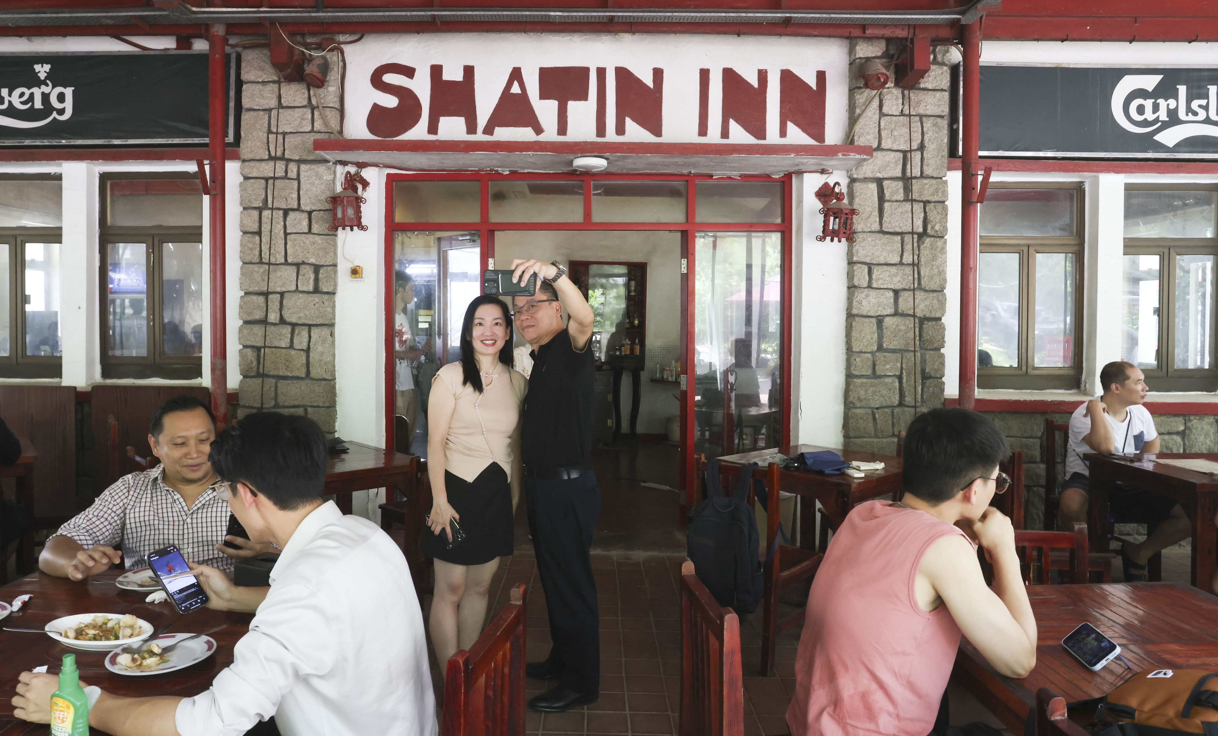 Customers take a selfie at Shatin Inn Restaurant, which is set to close for good in late September. Photo: Jonathan Wong