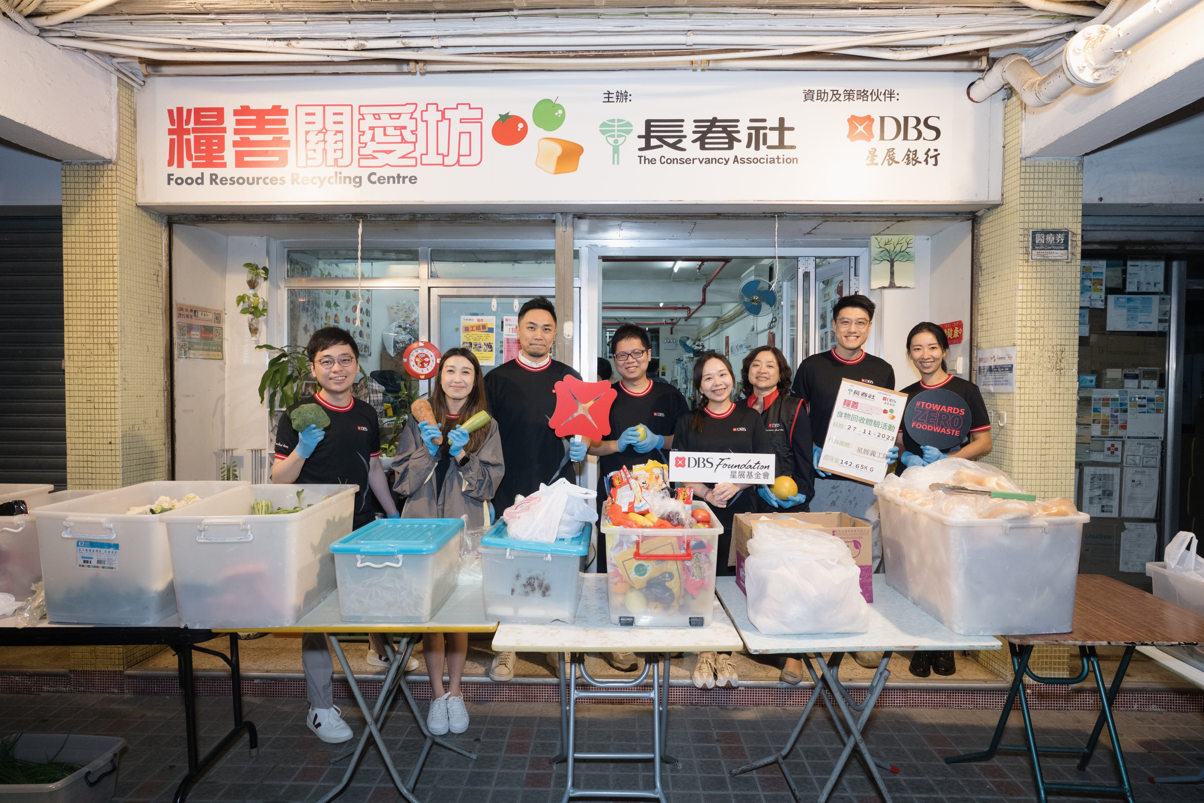 The DBS Foundation and its volunteers are partnered with The Conservancy Association, which operates the Food Resources Recycling Centre. Together, they help people in need by recycling and redistributing unsold produce collected from Hong Kong’s wet markets. Photo: DBS Foundation