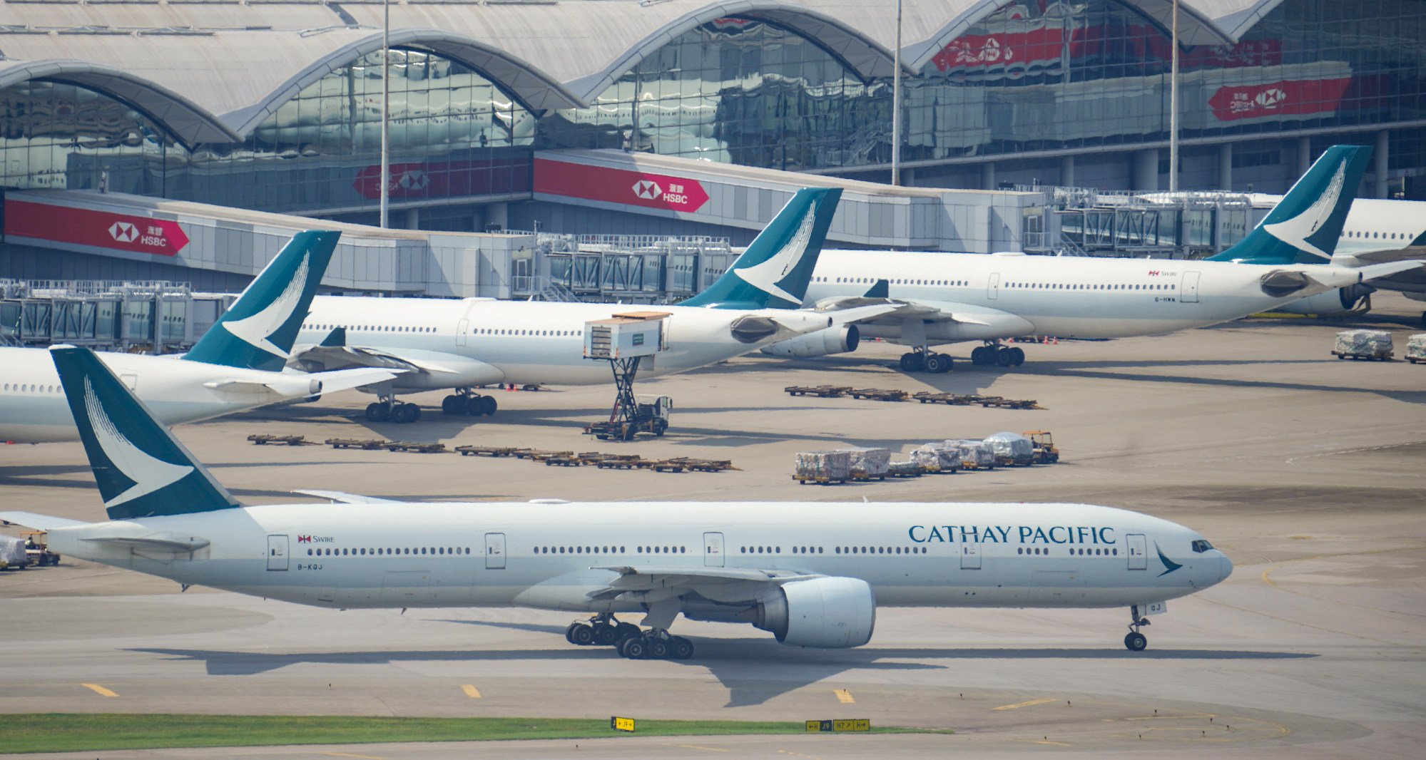 Cathay carried 10.66 million passengers in the first half of the year, a 36.4 per cent year-on-year jump from 7.8 million. Photo: May Tse