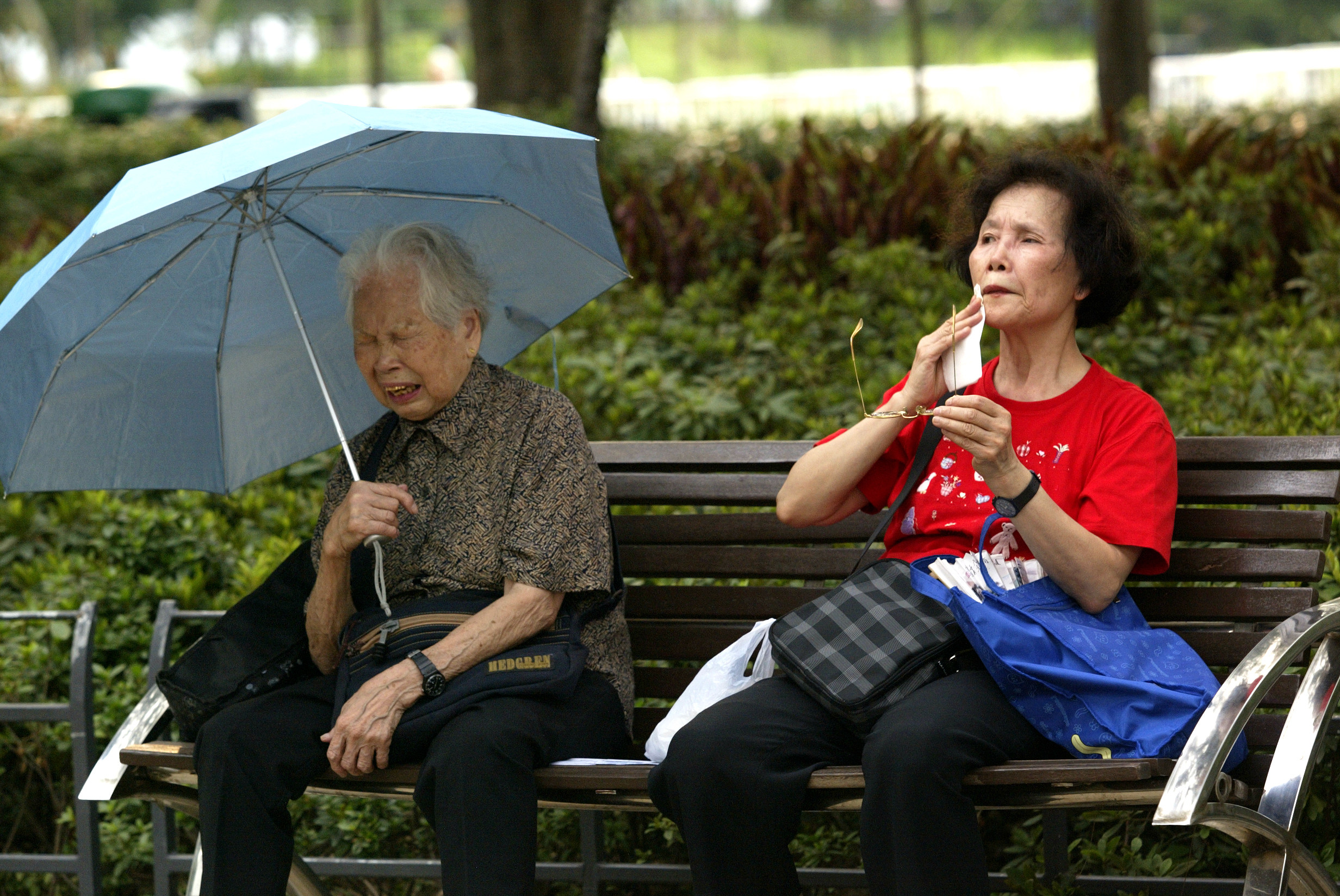 As Hong Kong swelters in ongoing high temperatures, efforts must be made to ensure that elderly and other vulnerable people are cared for. File photo: SCMP