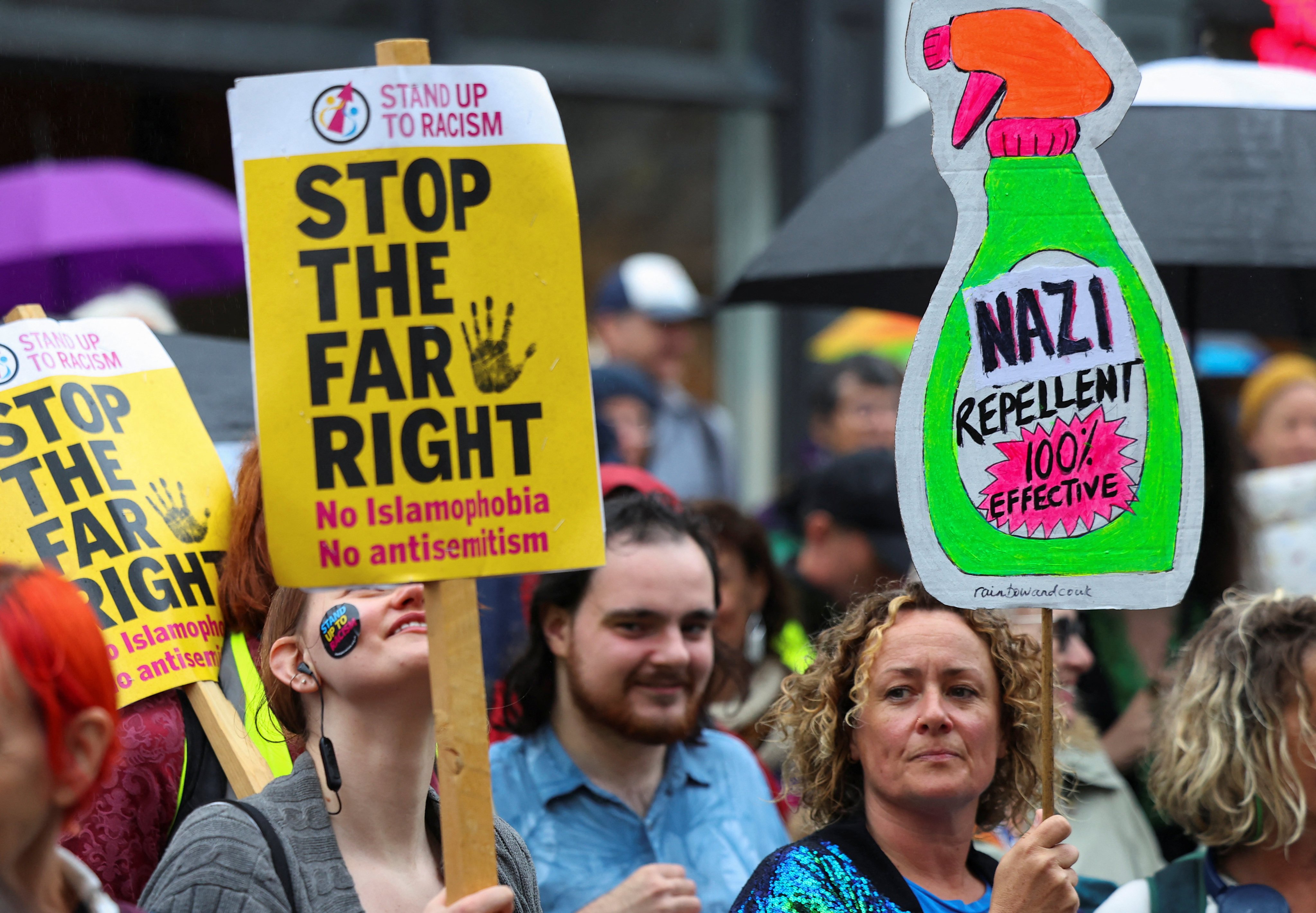 People take part in a rally supporting migrants and refugees and opposing recent anti-immigration protests, in Brighton. Photo: Reuters