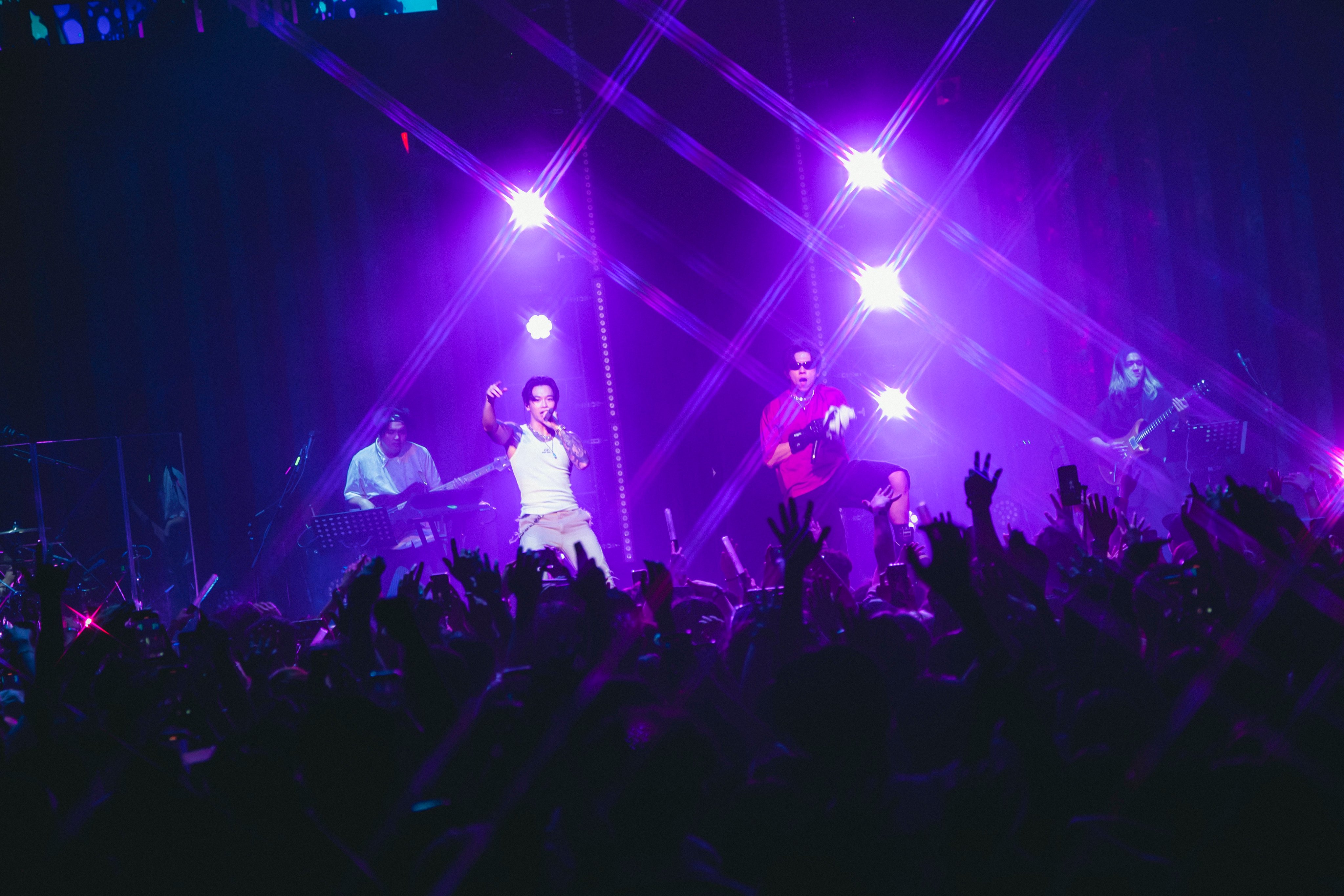 Taiwanese singer OSN (in white vest) during a concert at AXA Dreamland at Go Park Sai Sha in Ma On Shan, Hong Kong, on the weekend of July 27, 2024. Photo: Yiu Wing Live