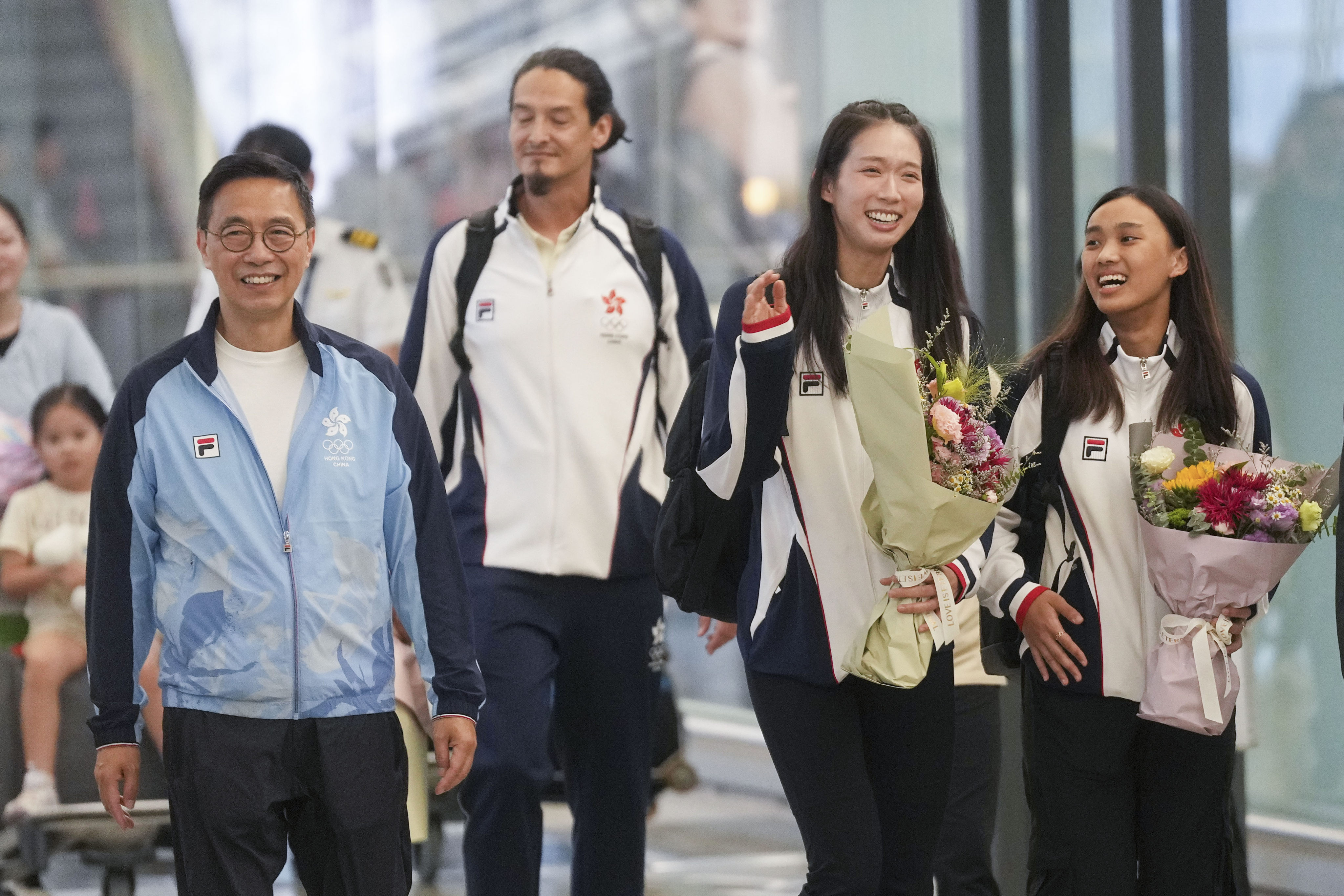 Sports chief Kevin Yeung (left) welcomes Team Hong Kong at the airport, including Olympic gold medallist Vivian Kong. Photo: Elson Li