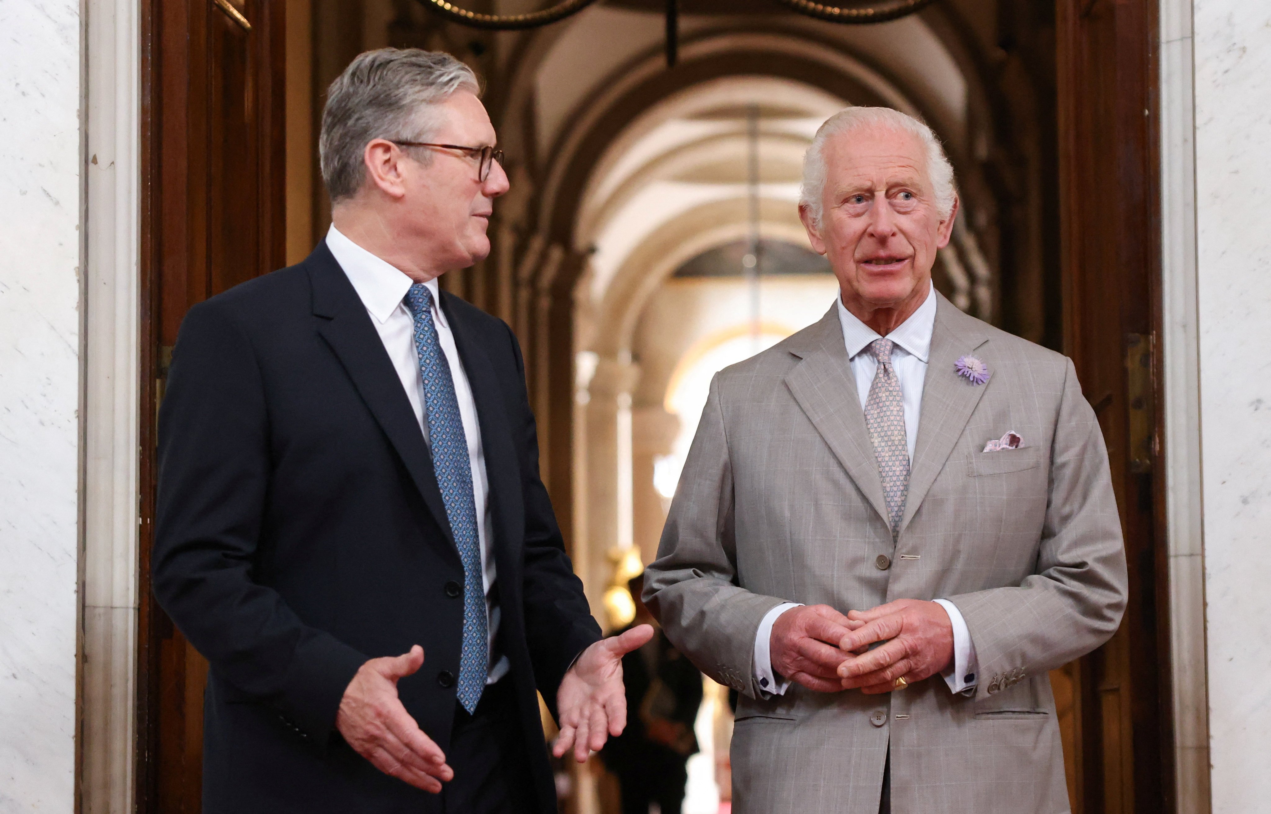 Britain’s King Charles talks with Britain’s Prime Minister Keir Starmer during the European Political Community meeting at Blenheim Palace, near Oxford, UK, on July 18, 2024. Photo: Reuters