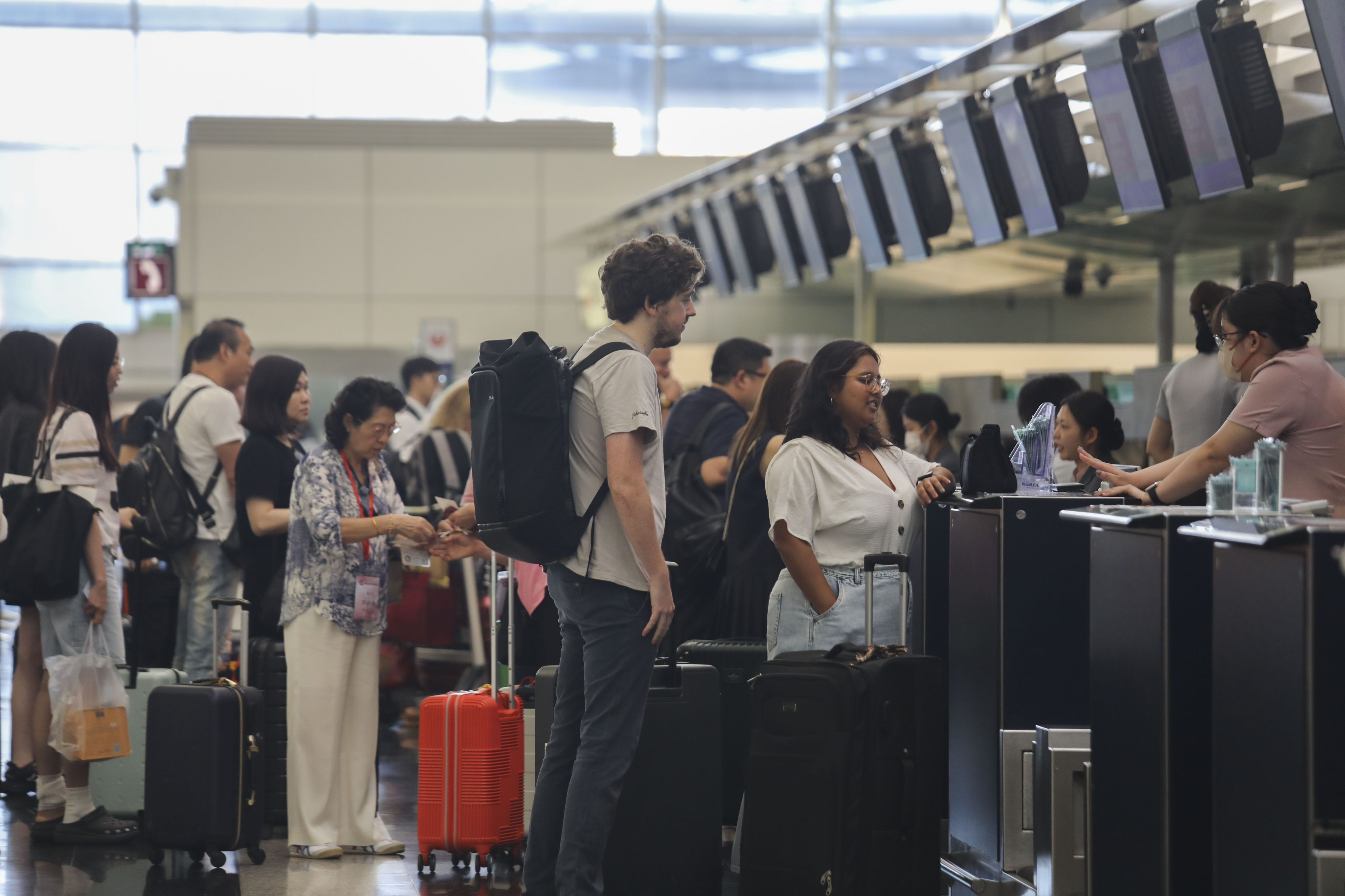 Travellers check in at Hong Kong International Airport. Photo: Xiaomei Chen