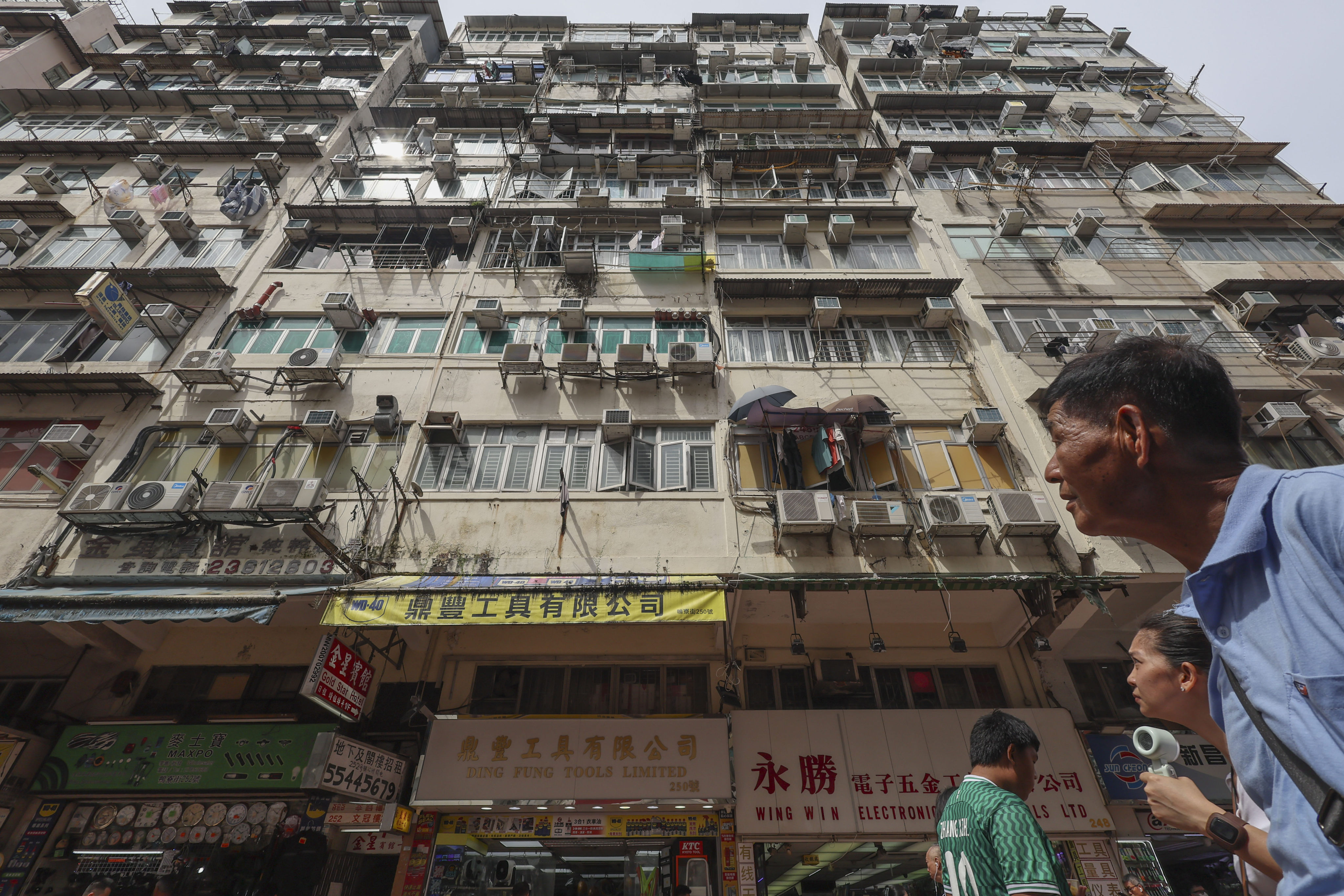 Those living in the city’s notoriously cramped subdivided homes have borne the brunt of the very hot weather. Photo: Dickson Lee