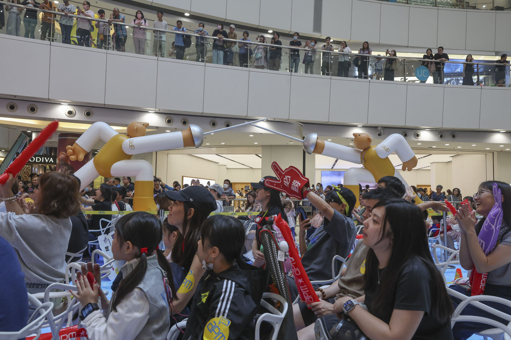 A crowd watches a broadcast of the Paris Games at APM shopping centre in Kwun Tong. Photo: Edmond So