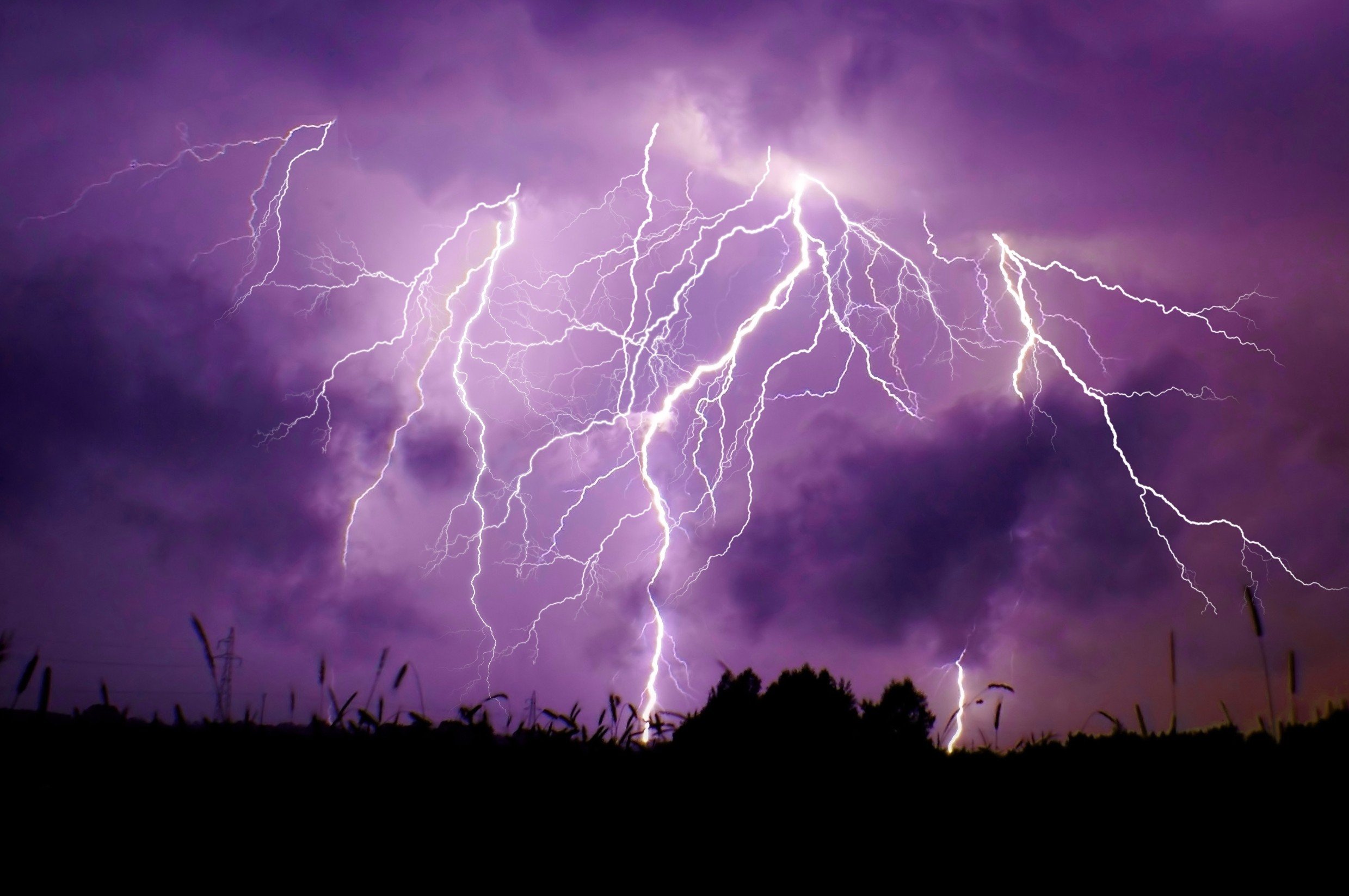 Some 16 people sheltered from a storm in Changzhou in Jiangsu province before the pavilion they were in was struck by lightning and collapsed on Sunday night. Photo: Shutterstock Images