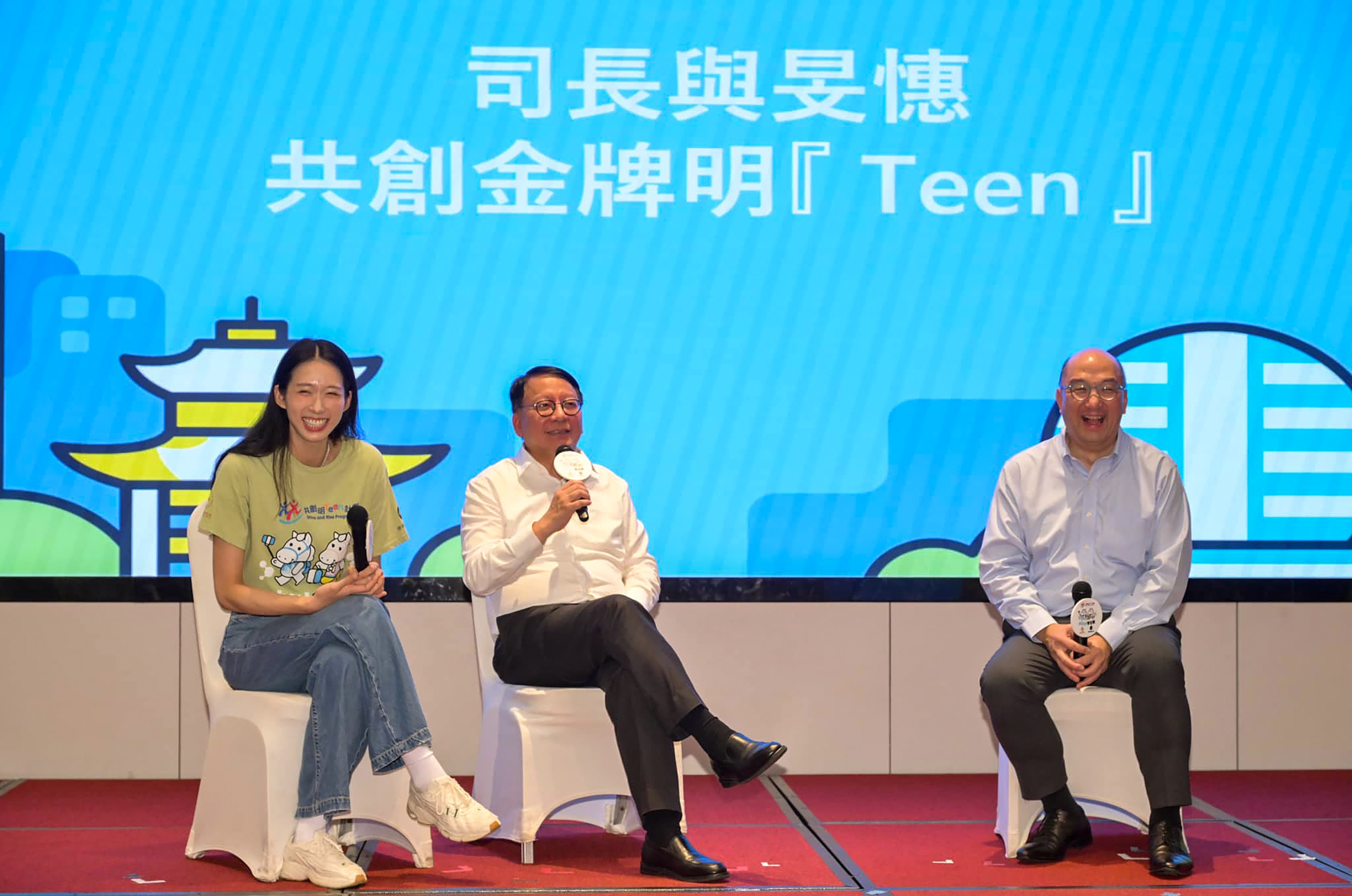 (From left) Hong Kong Olympic gold fencer Vivian Kong, Chief Secretary Eric Chan and Raymond Chan of the Jockey Club at a meeting for teenagers on the mainland. Photo: Facebook / @ Eric Chan