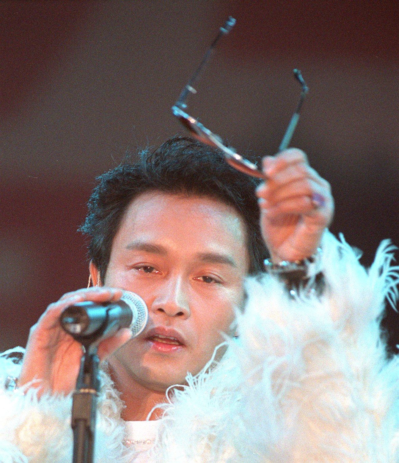 Leslie Cheung performs at a concert at the Hong Kong Convention and Exhibition Centre in March 2000. Photo: SCMP