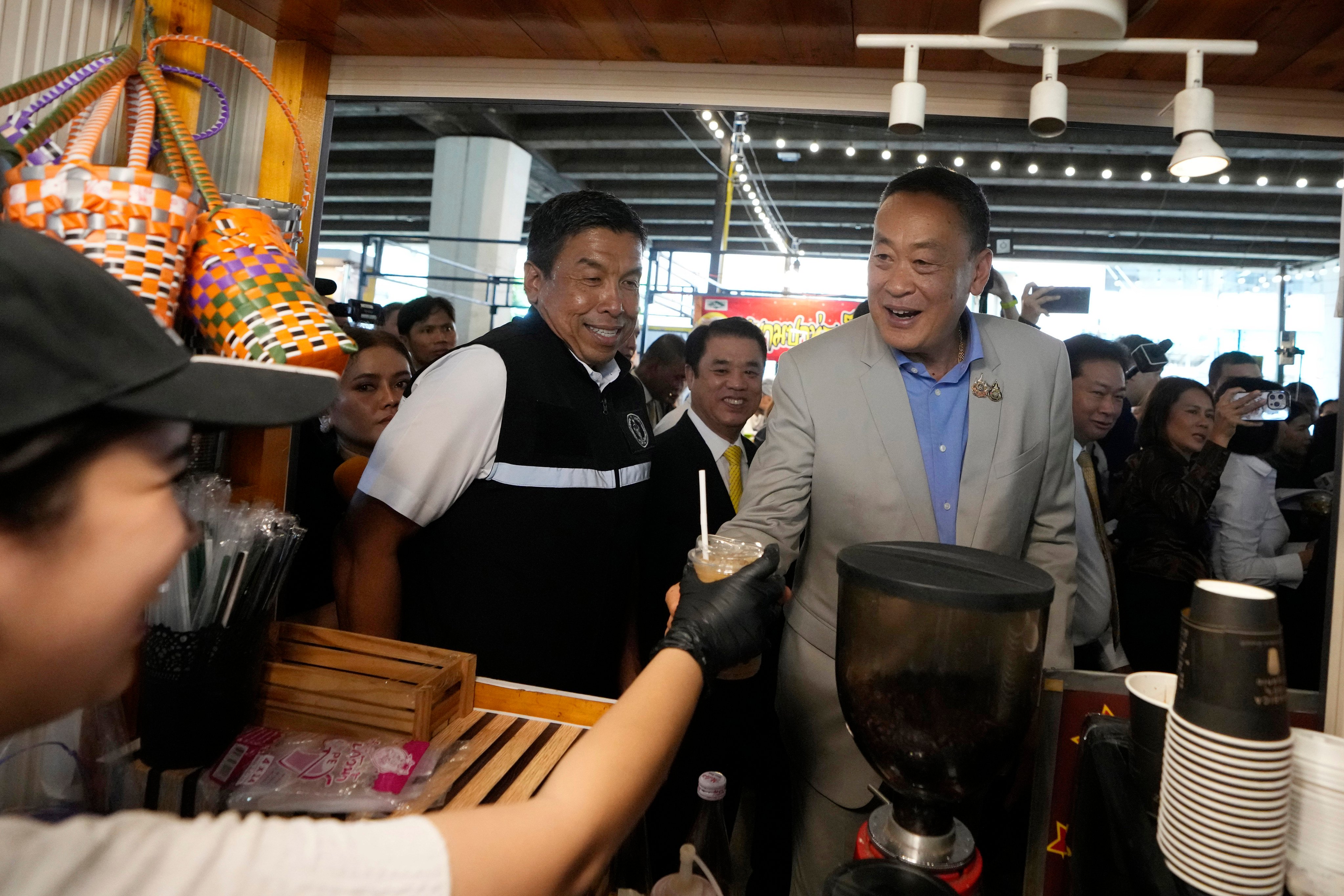 Former Thai prime minister Srettha Thavisin (centre right) visits a market in Bangkok, Thailand, on August 14, the day of his dismissal by the Thai Constitutional Court. Photo: AP