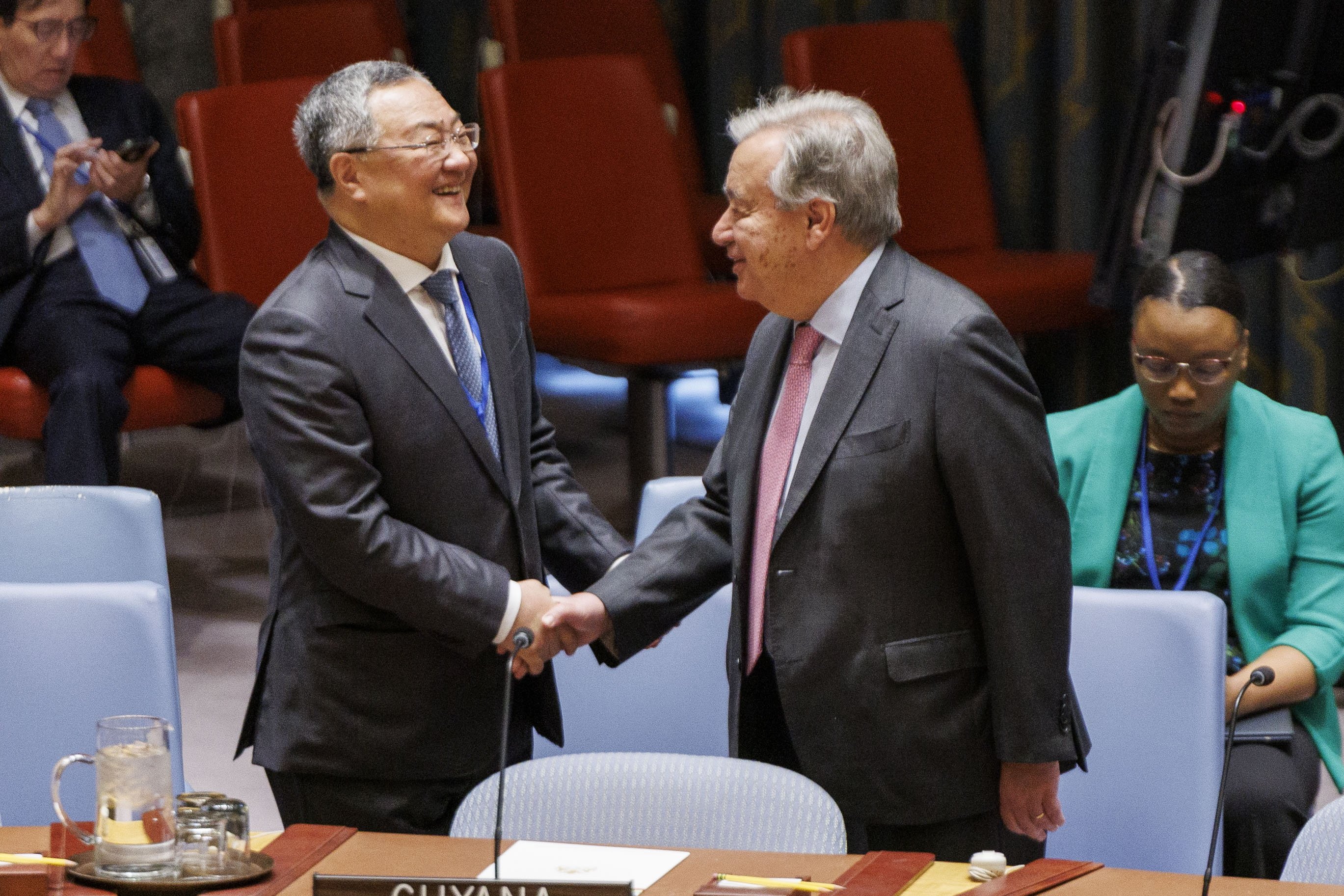 Secretary General of the United Nations Antonio Guterres (R) greets Fu Cong, China’s permanent representative to the United Nations. Photo: EPA-EFE