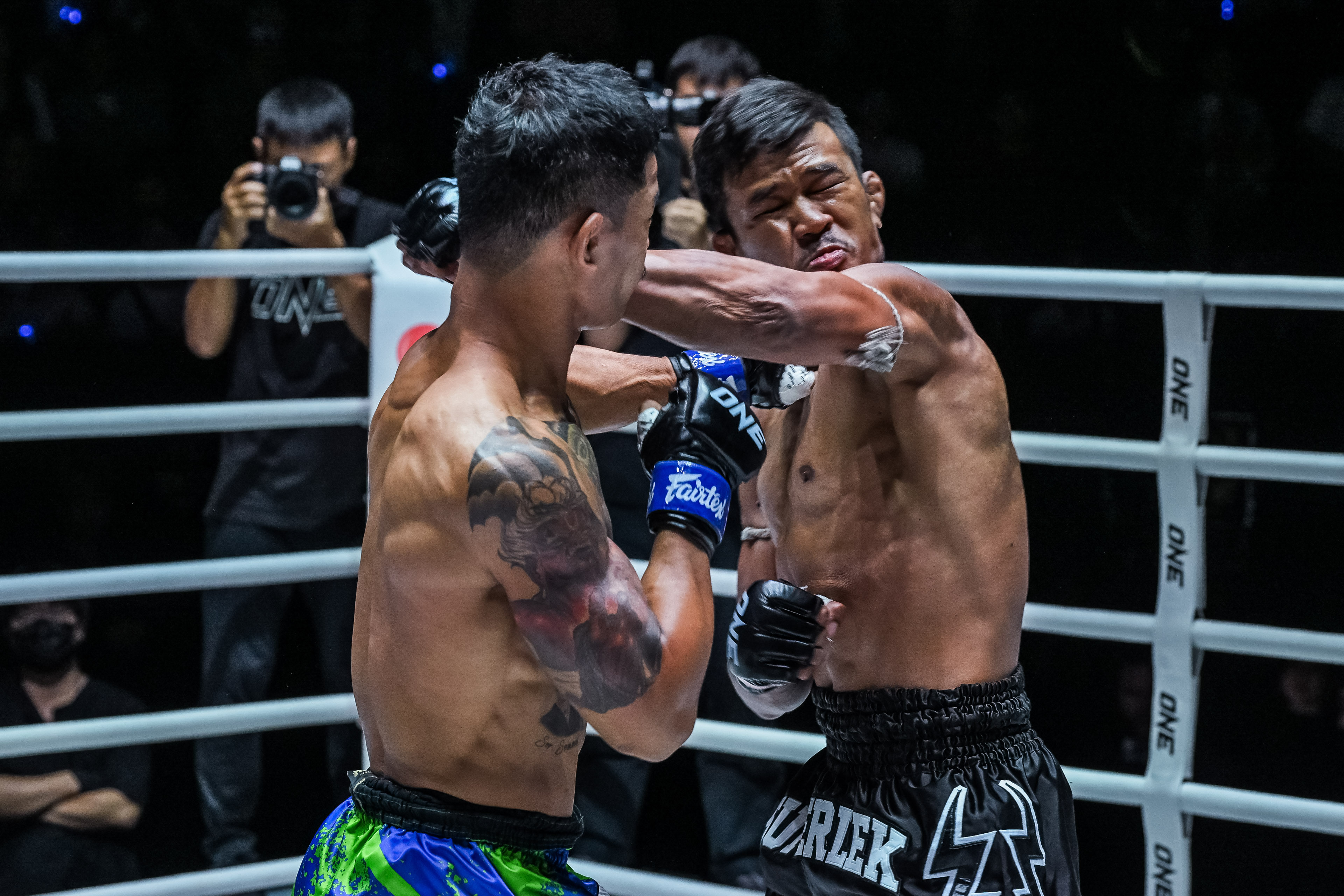 Superlek elbows Kongthoranee. Photo: ONE Championship