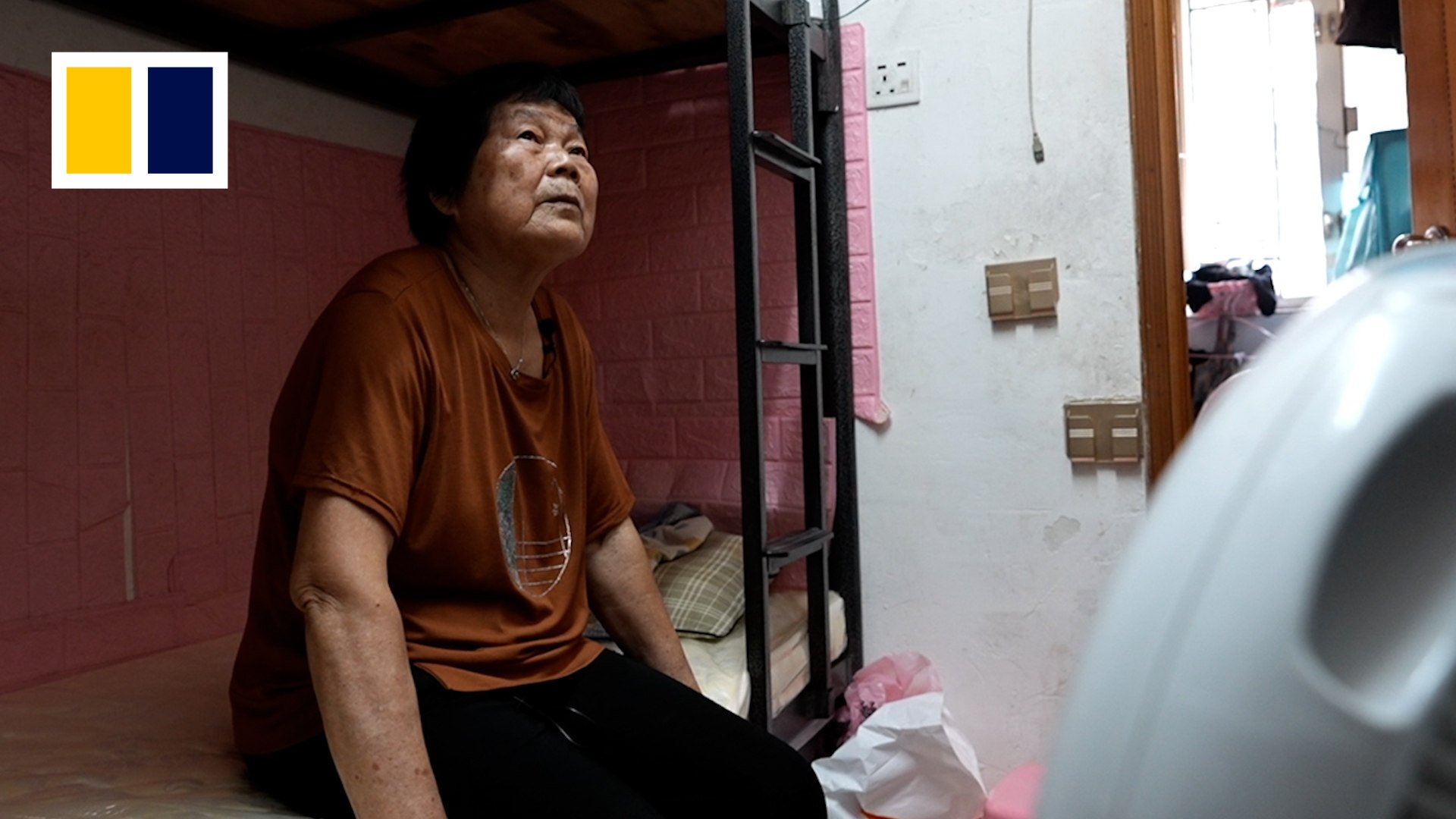 Elderly in sweltering Hong Kong heat