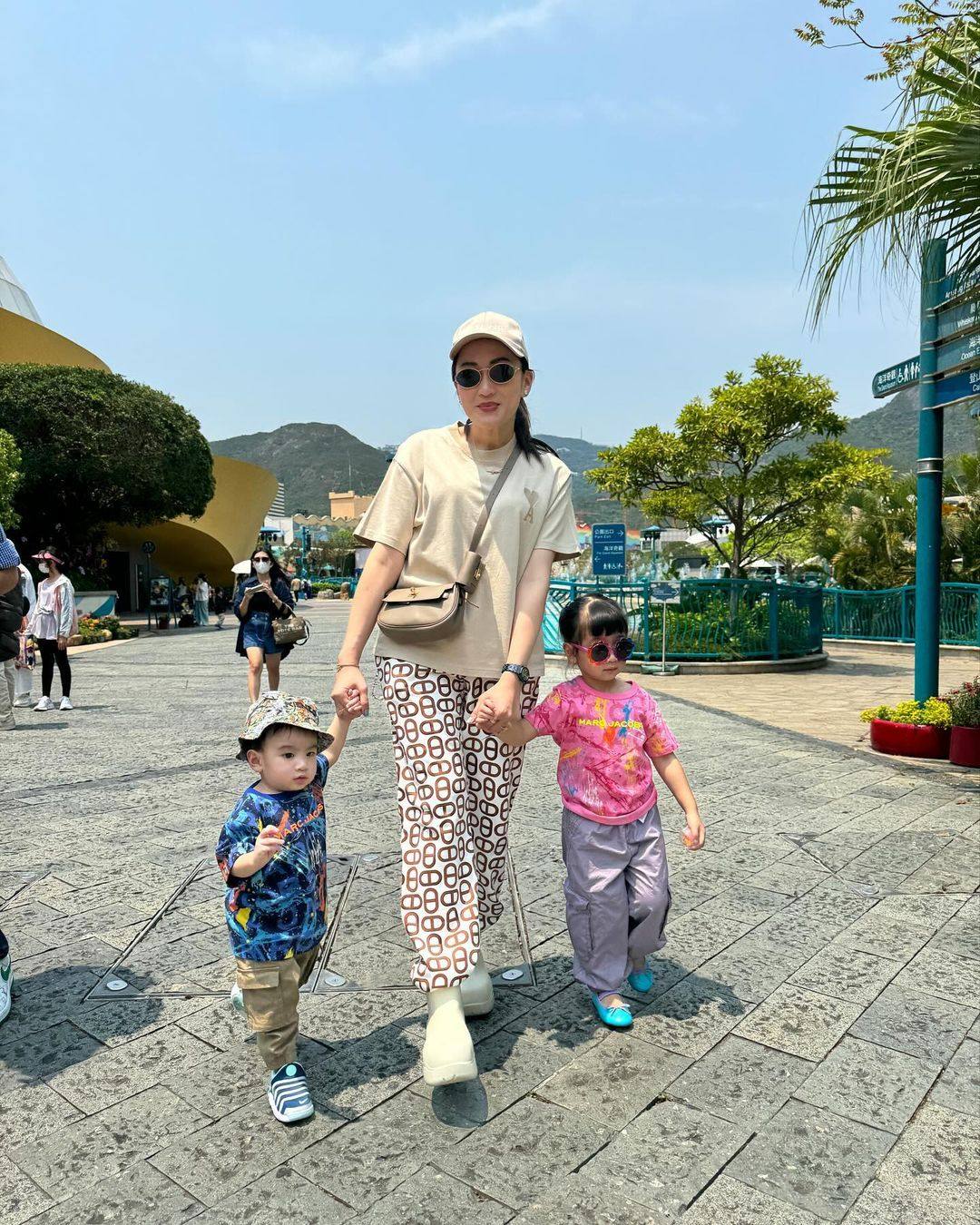 New Thai Prime Minister Paetongtarn Shinawatra with her children at Hong Kong’s Ocean Park. Photo: Instagram/ @ingshin21