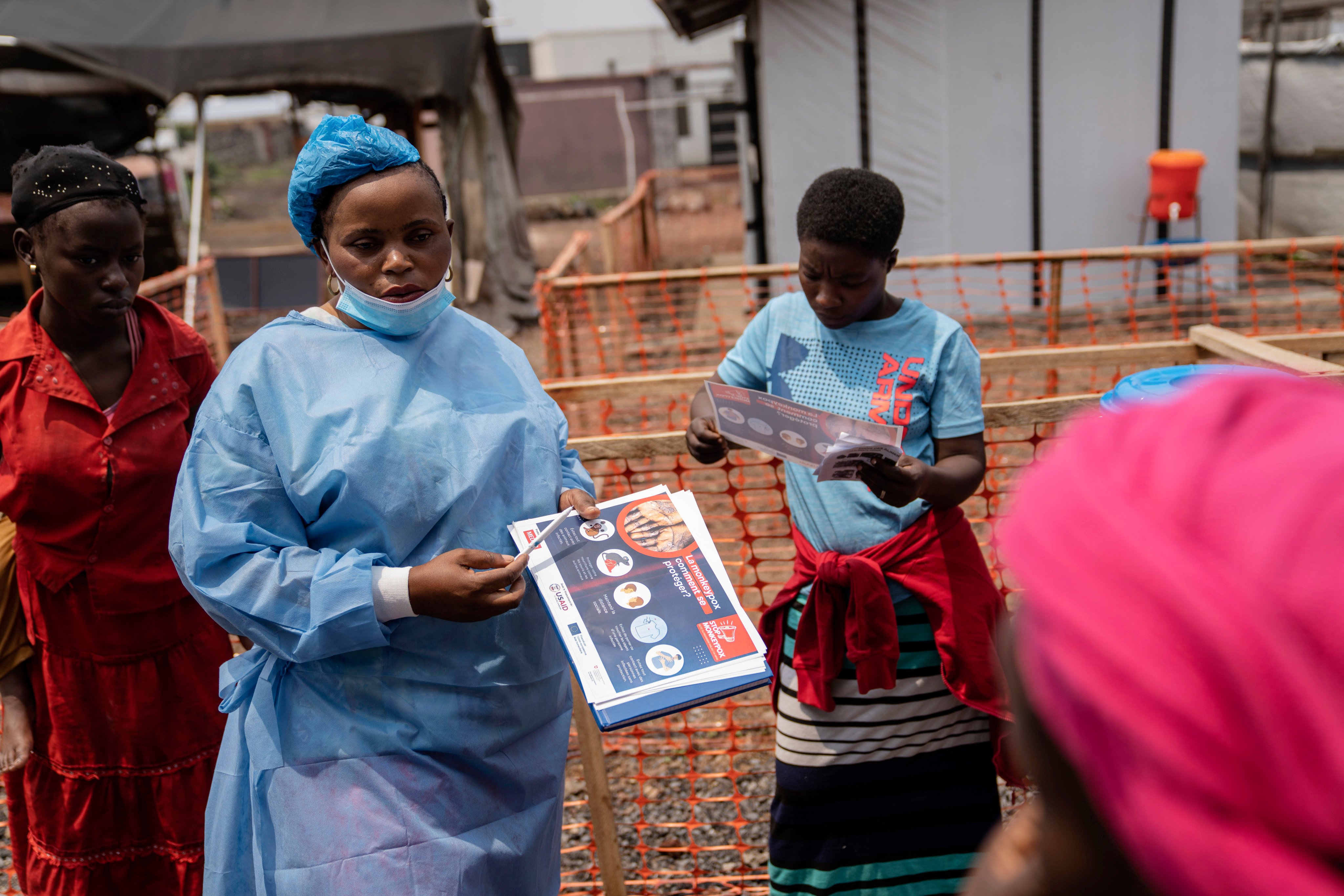 A health worker speaks to women about mpox prevention at a clinic in Munigi, eastern Congo, on August 16. Photo: AP 