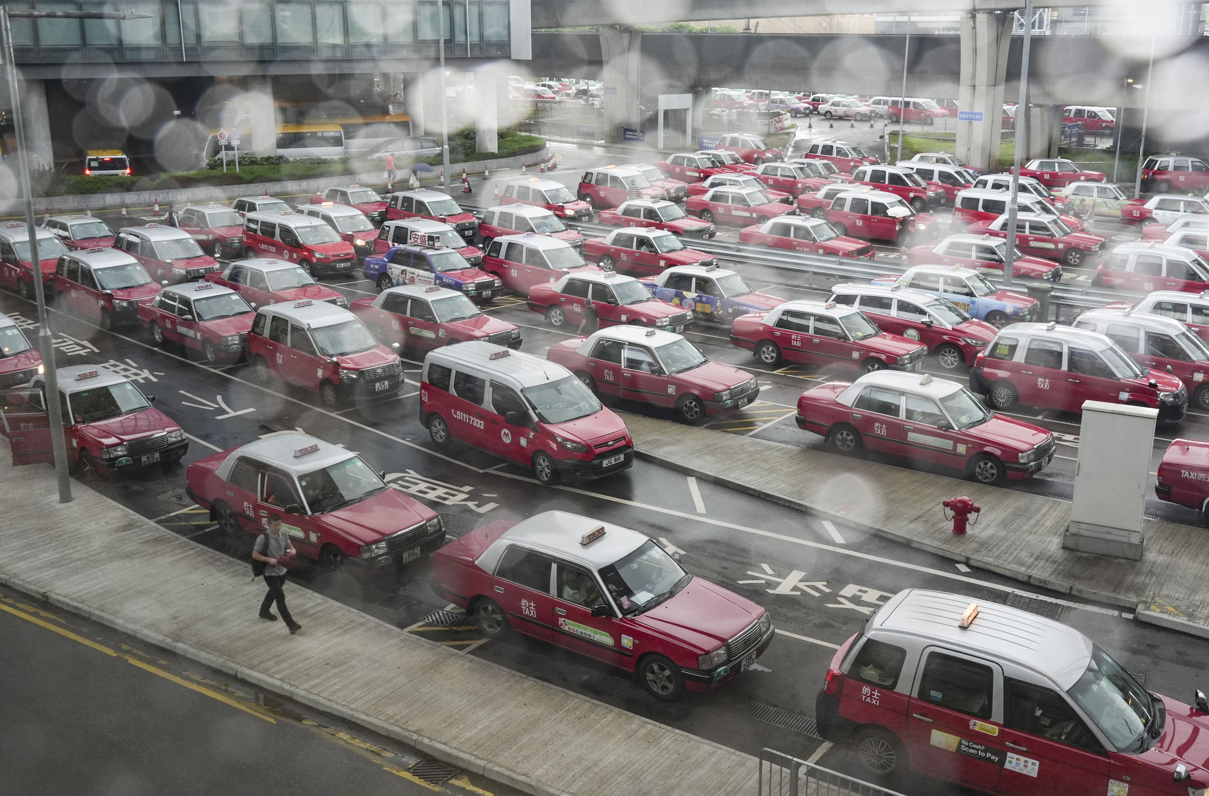 Taxicabs queue up for passengers at the Hong Kong International Airport in Chek Lap Kok. Hong Kong authorities have approved five premium taxi fleet licences as the service set to commence by July 2025. Photo: SCMP / Eugene Lee