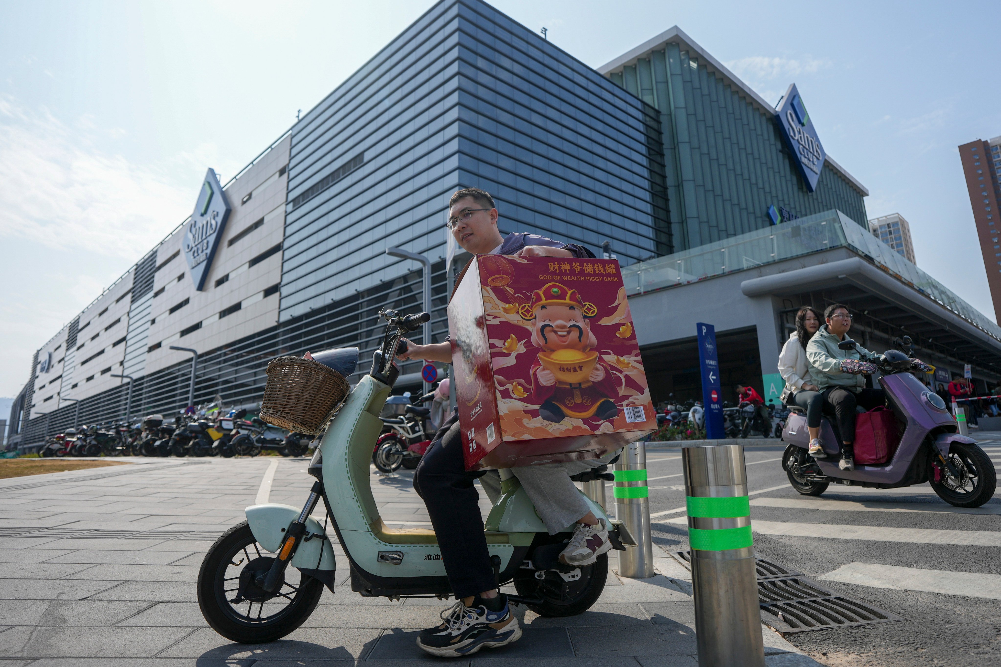 Hongkongers have become more keen on heading north to shop in megastores such as this Sam’s Club across the border in Shenzhen. Photo: Eugene Lee