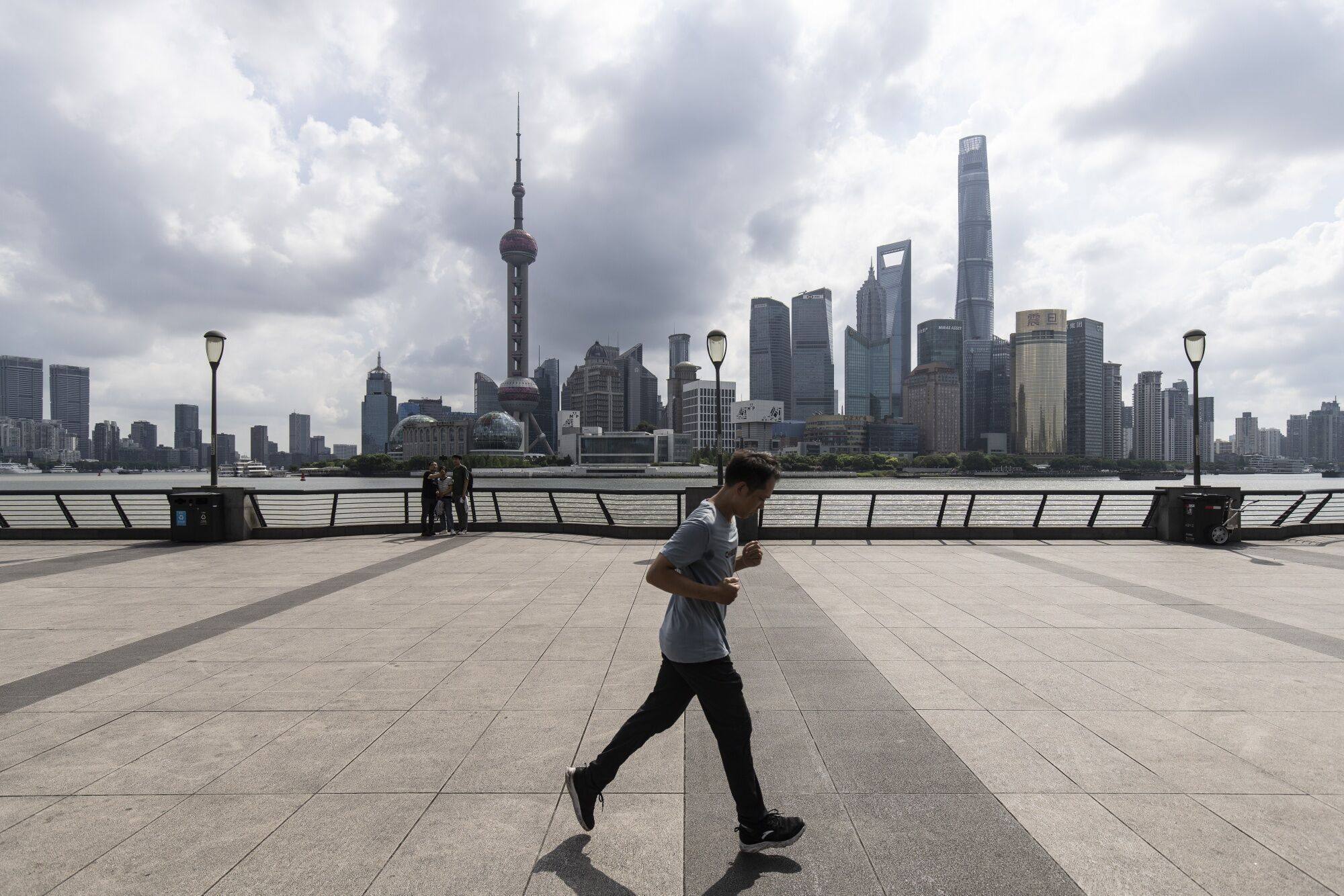 The Shanghai Semiconductor Industry Investment Fund has raised nearly US$1 billion in its latest funding round. Photo: Bloomberg