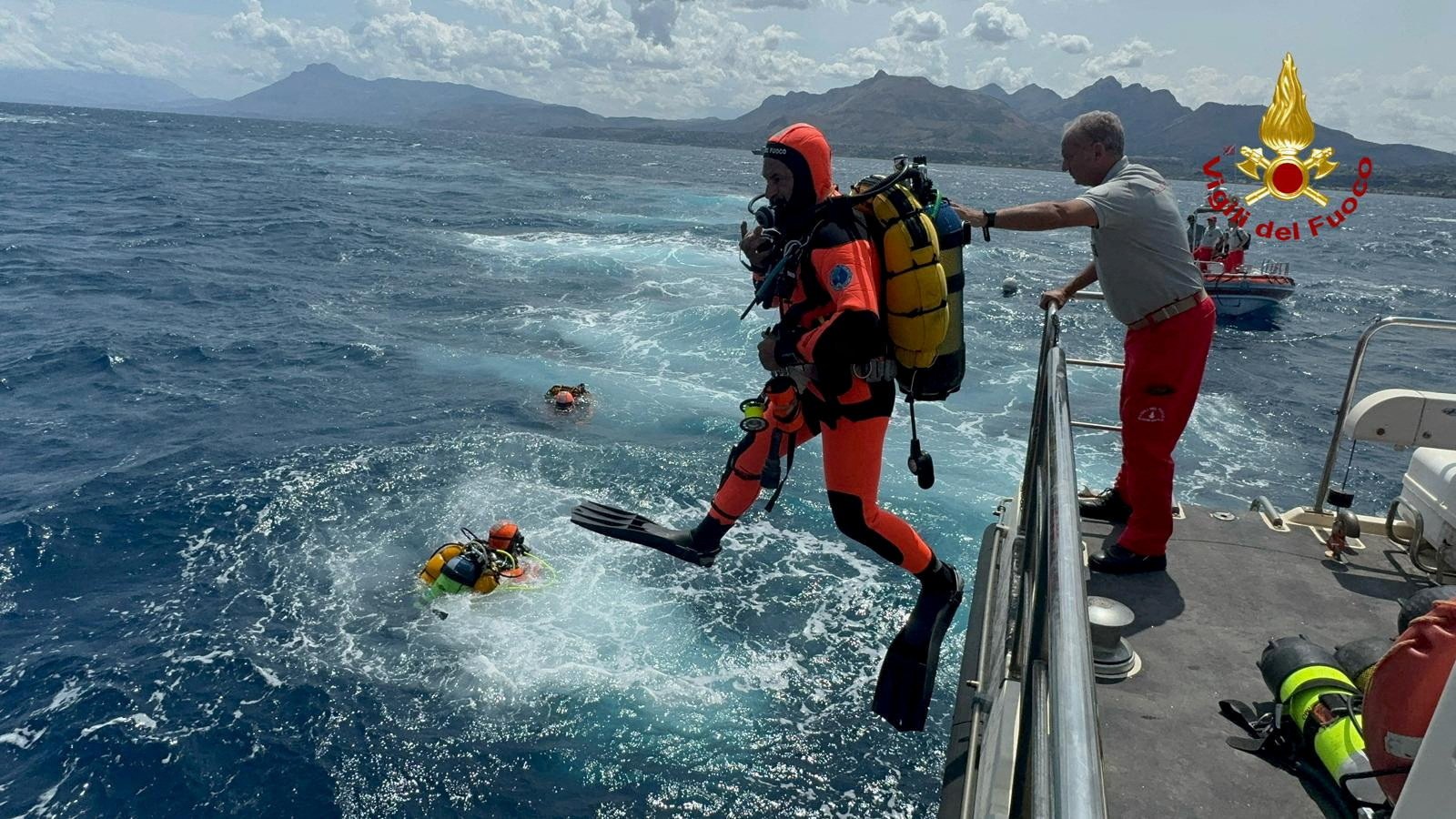 Divers operate in the sea to search for the missing after a luxury yacht sank off Sicily, on August 19. Photo: Vigili del Fuoco/Reuters