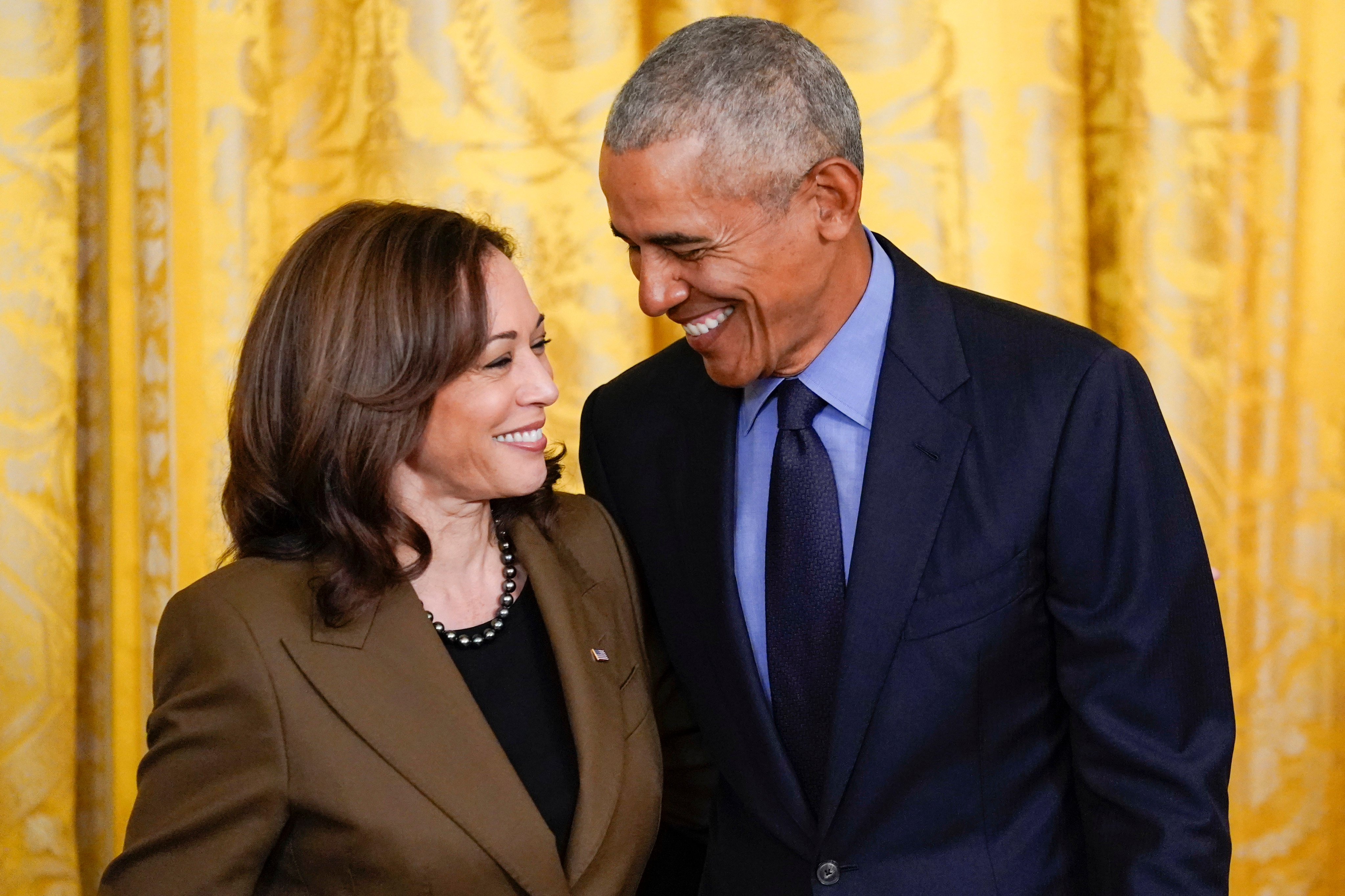 Vice President Kamala Harris (left) has hired Barack Obama’s advisors in her bid to win the US presidential election. Photo: AP