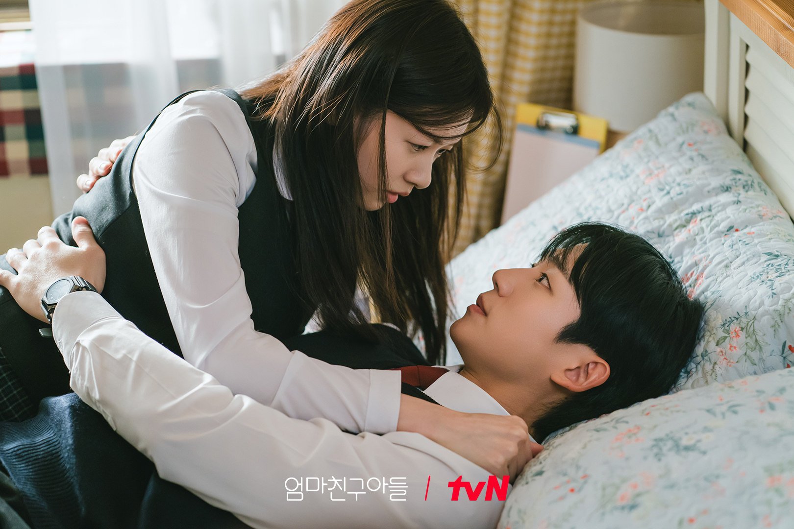 Jung So-min (left) and Jung Hae-in in a still from Love Next Door.