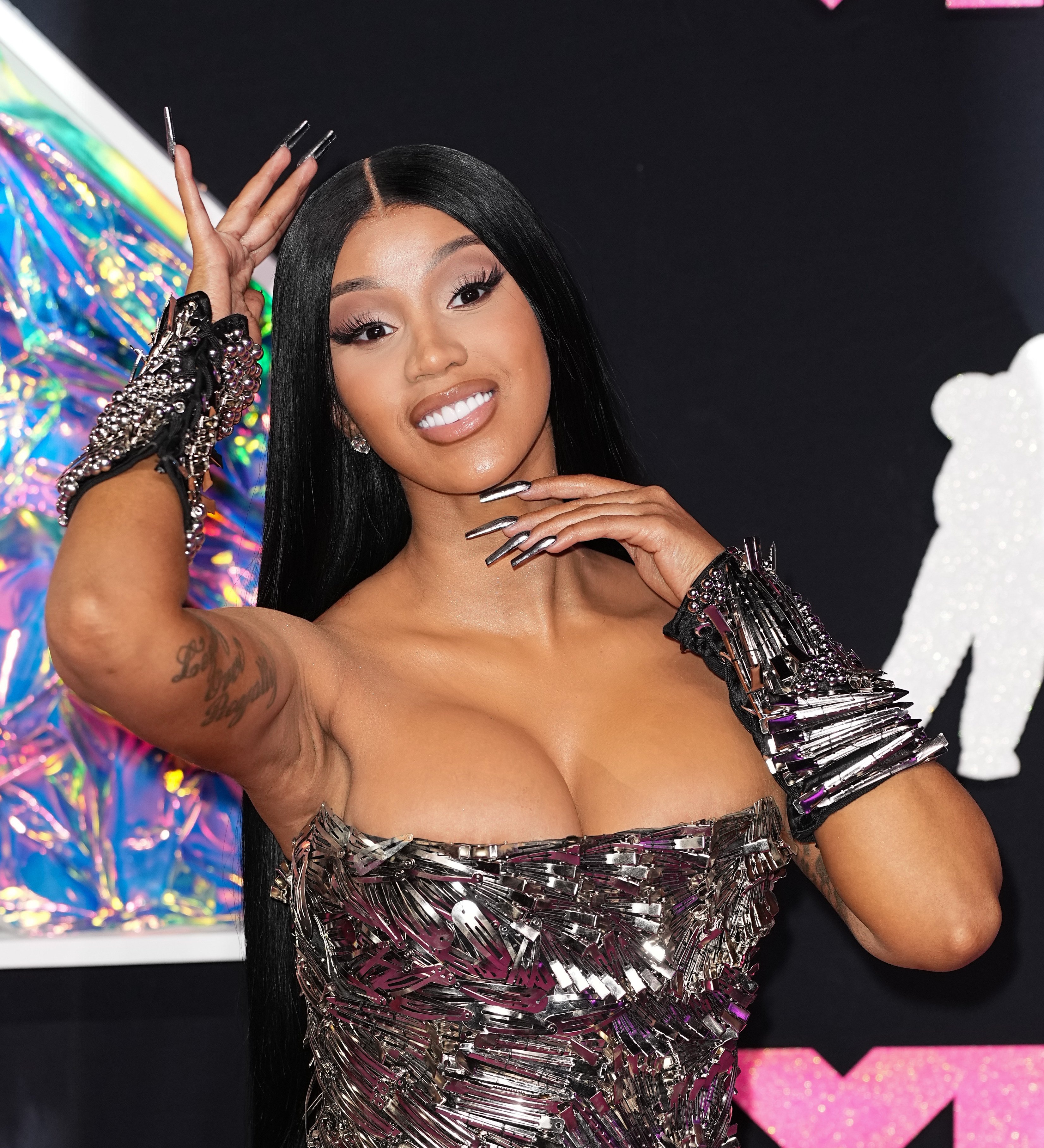 The likes of Cardi B, Jojo Siwa, Hilary Duff and Doja Cat have spent big on veneers to get the smile they want and they are happy to show off their now-gleaming teeth. Photo: Getty Images